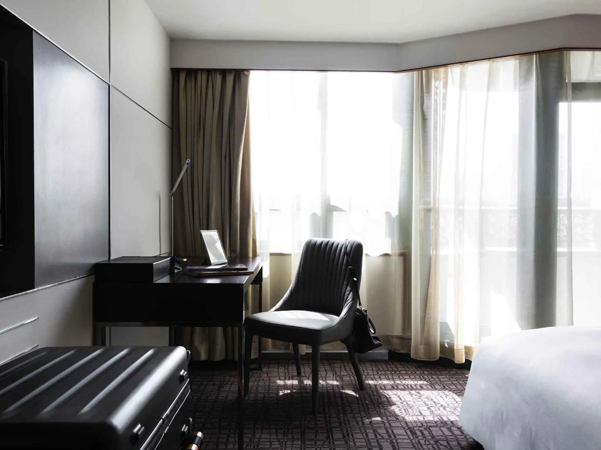 Bedroom, Bed in Grand Mercure Shanghai Hongqiao