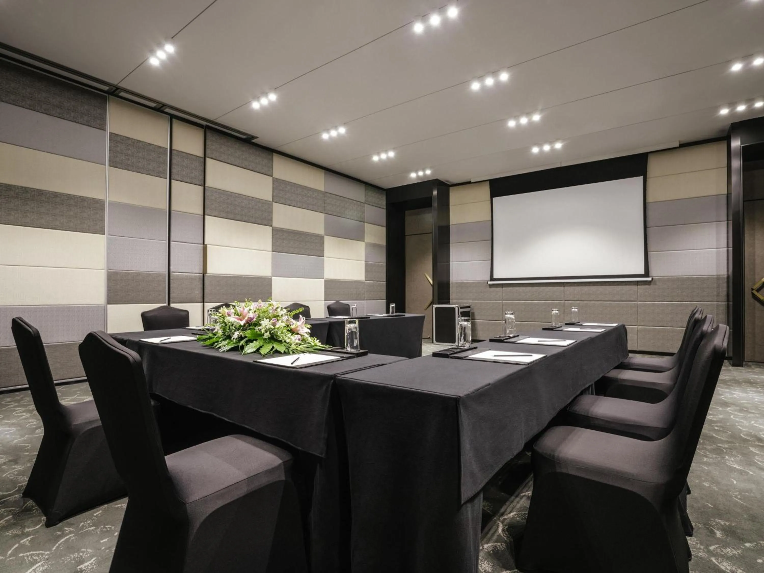 Meeting/conference room in Grand Mercure Shanghai Hongqiao