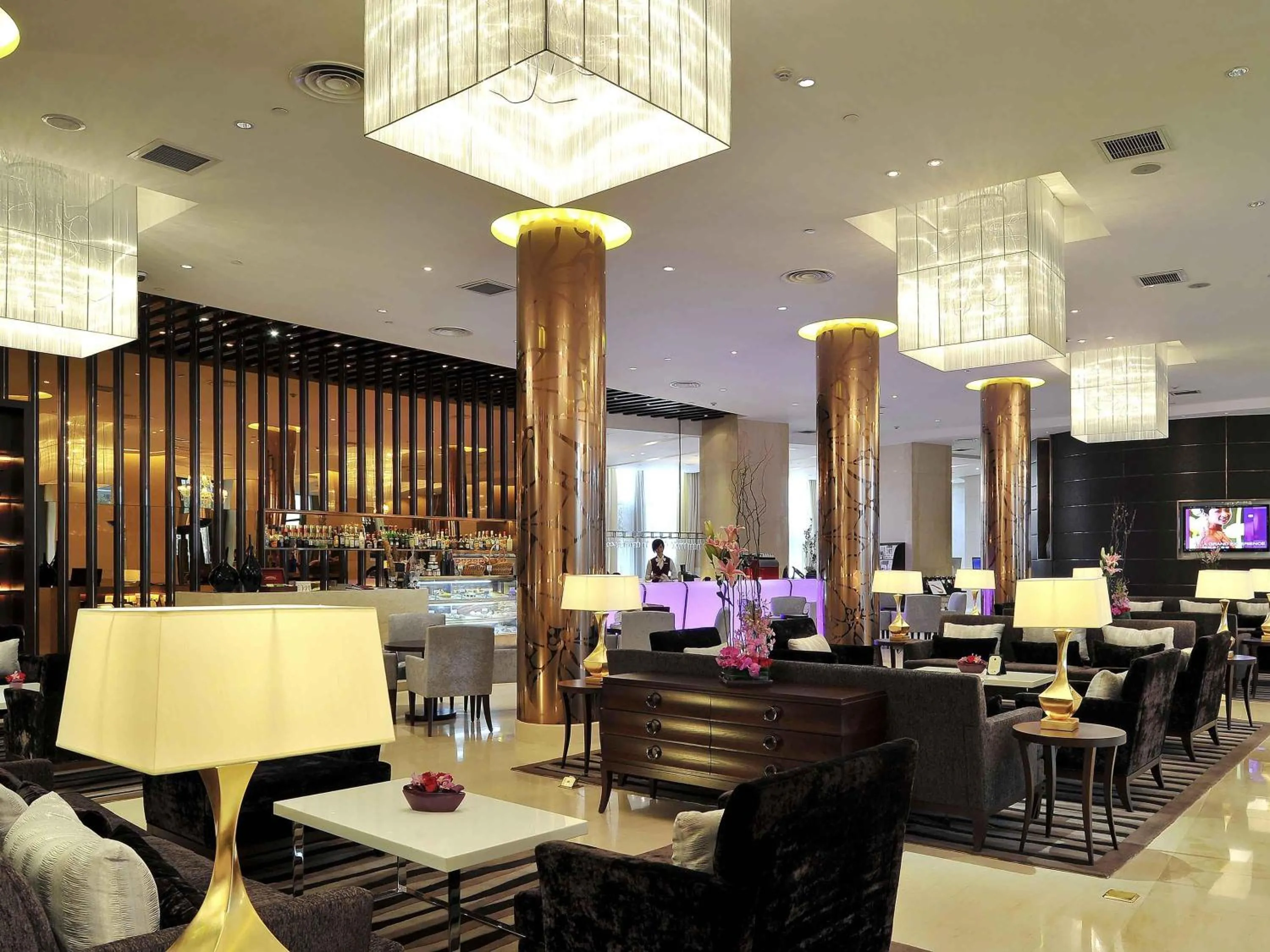 Lounge or bar in Grand Mercure Shanghai Hongqiao