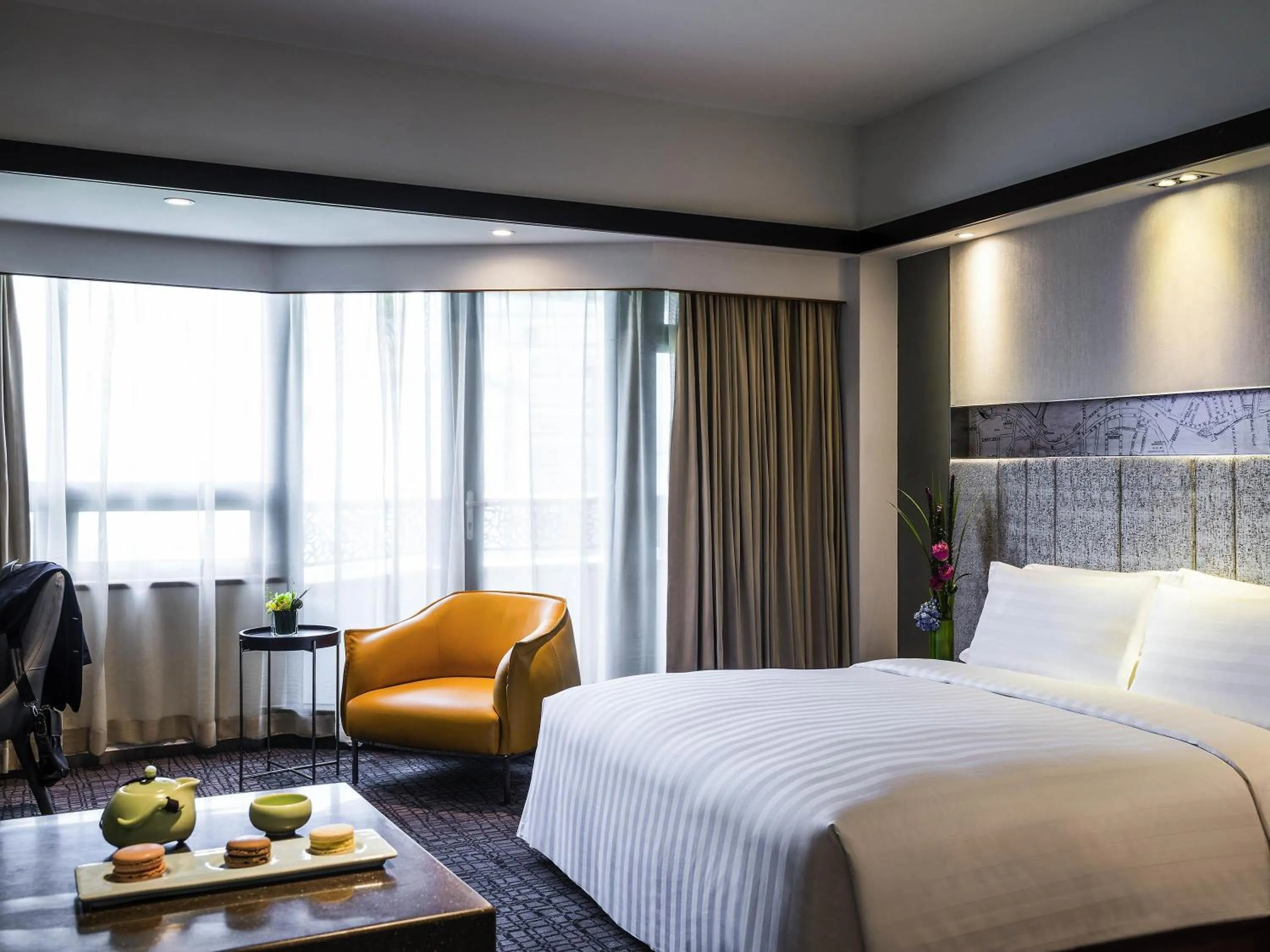 Bedroom, Bed in Grand Mercure Shanghai Hongqiao