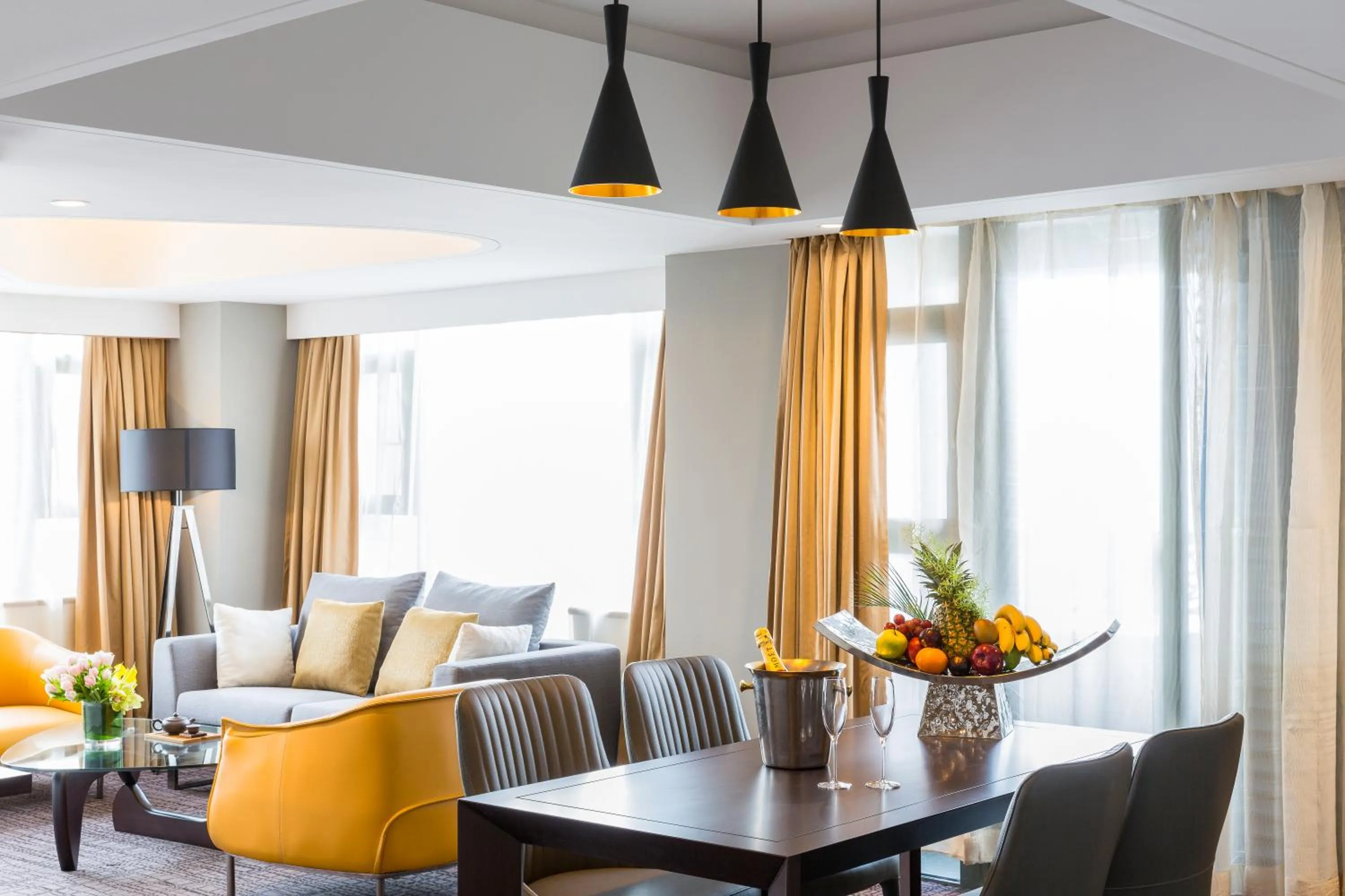 Living room in Grand Mercure Shanghai Hongqiao