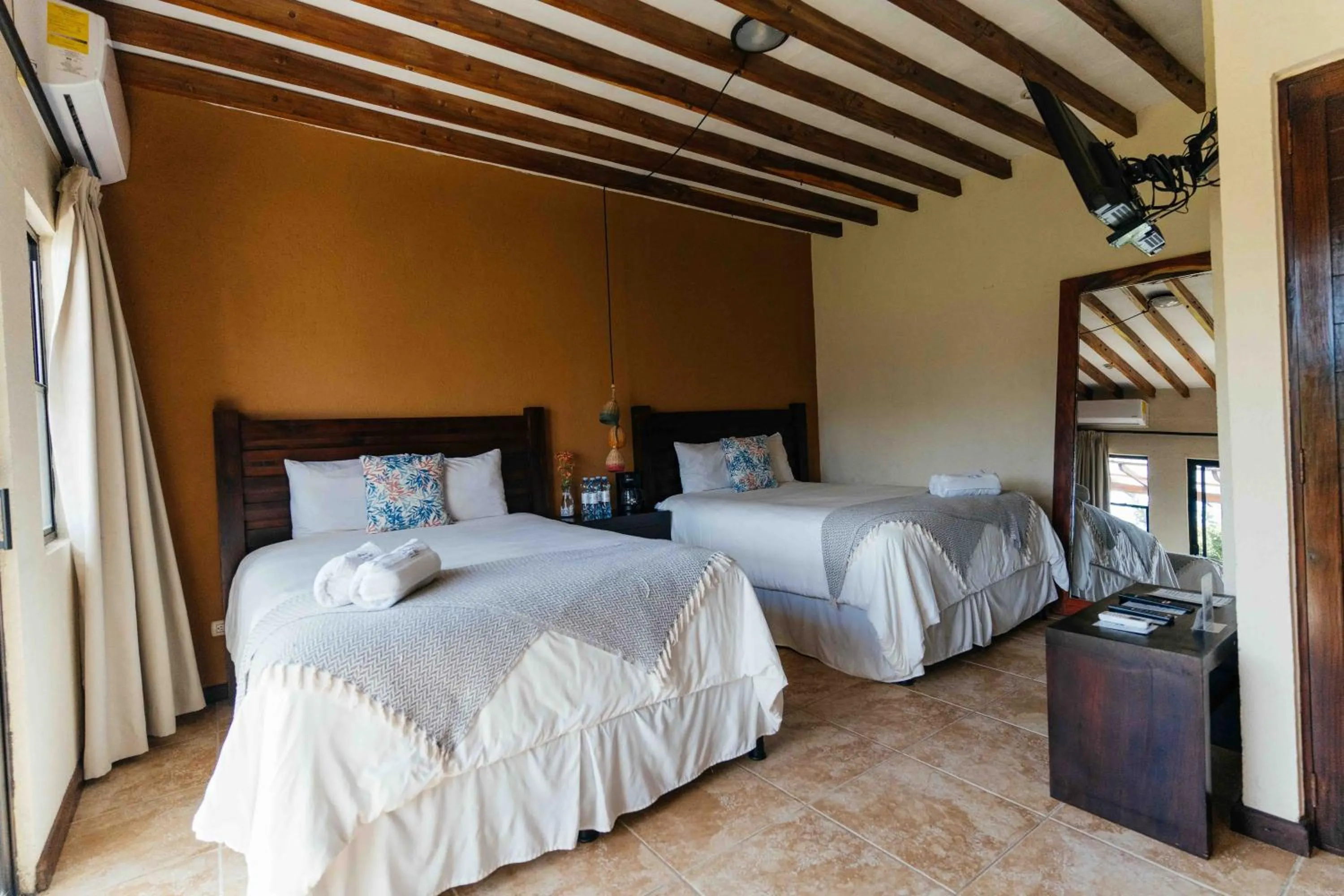 Bed in Casa 1800 Ataco Hotel Boutique