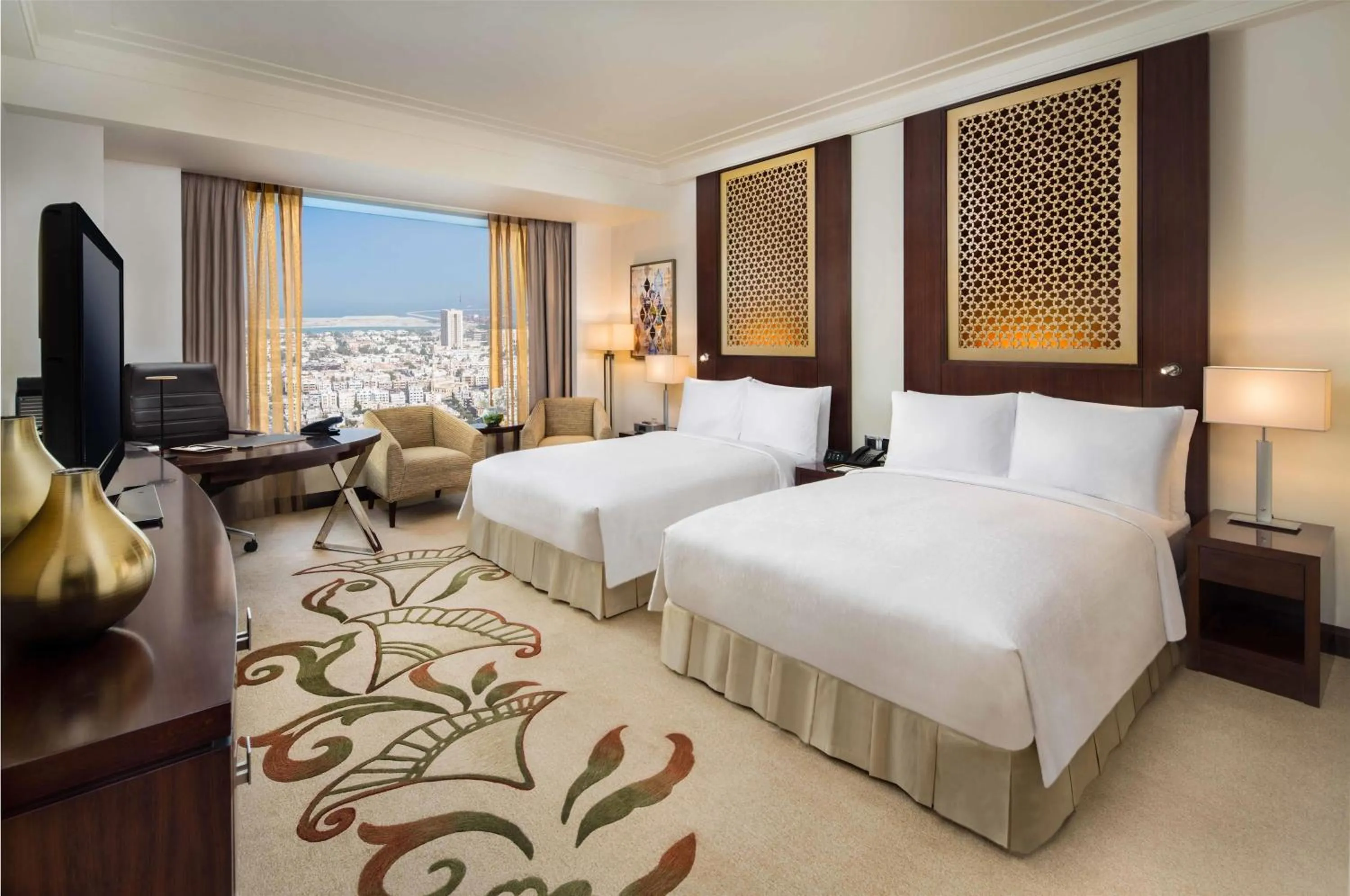Bedroom, Bed in Conrad Dubai