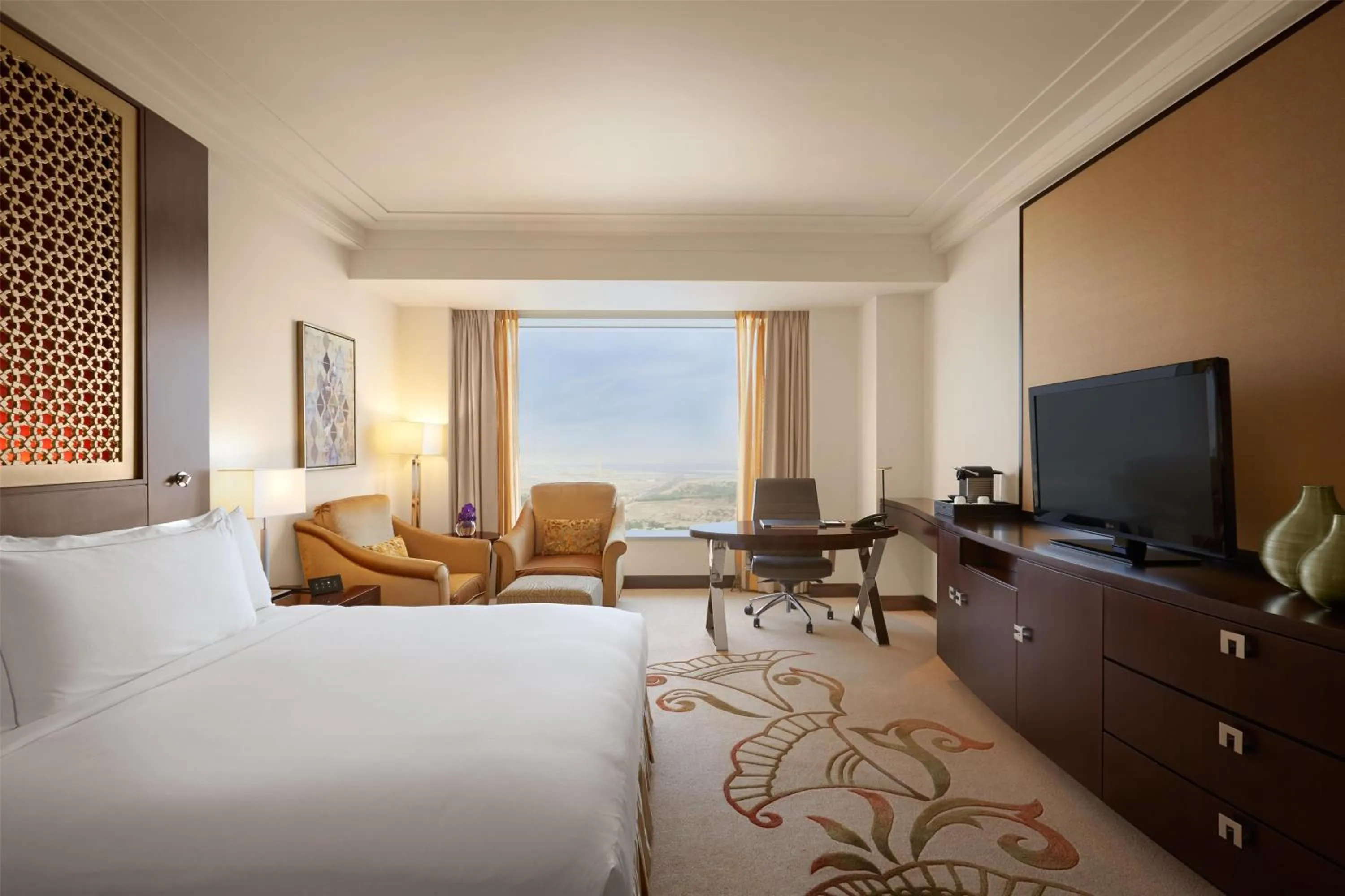 Bedroom, Bed in Conrad Dubai
