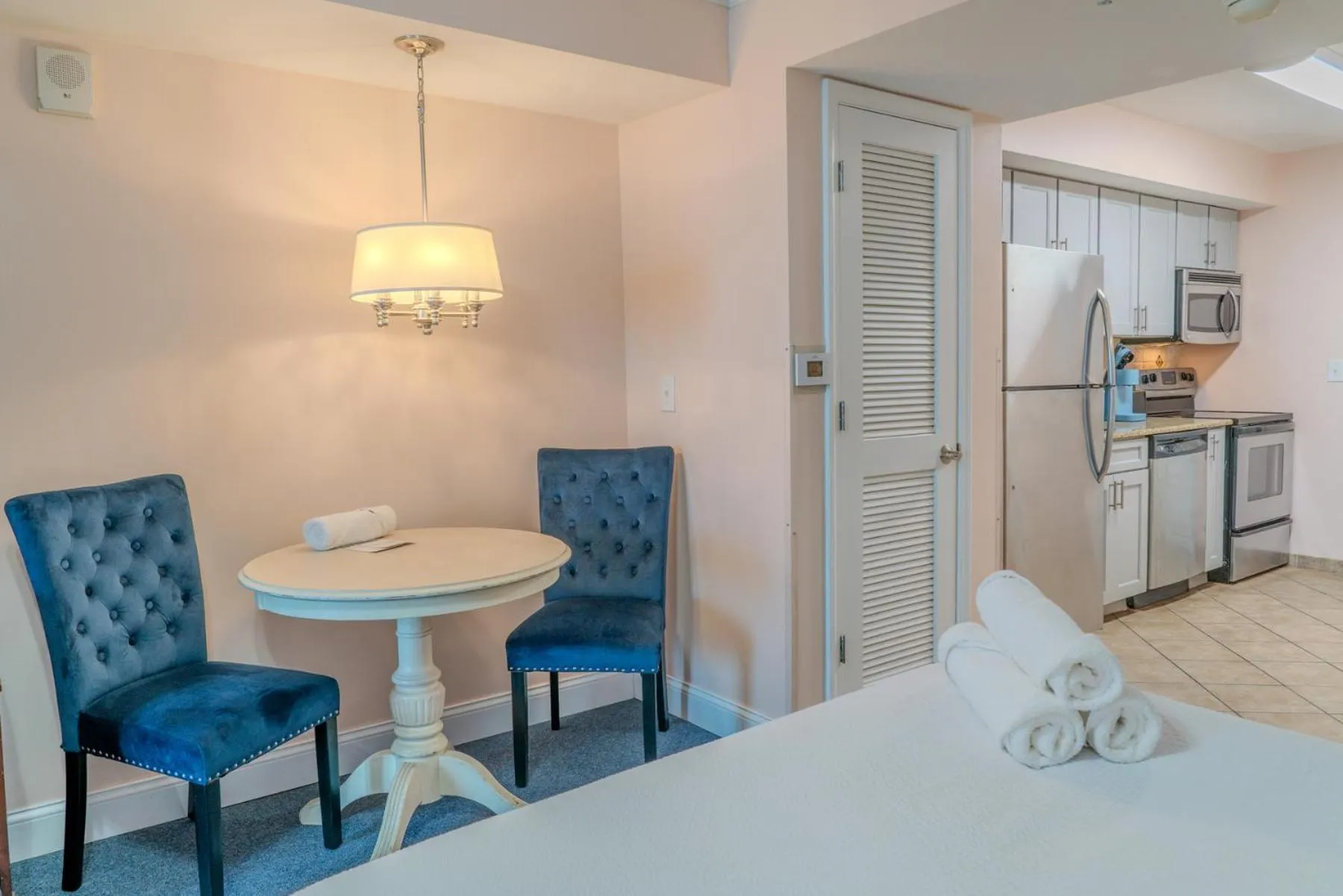 Bed in Towers On The Grove 724 Direct Oceanfront Suite Sleeps 6 guests
