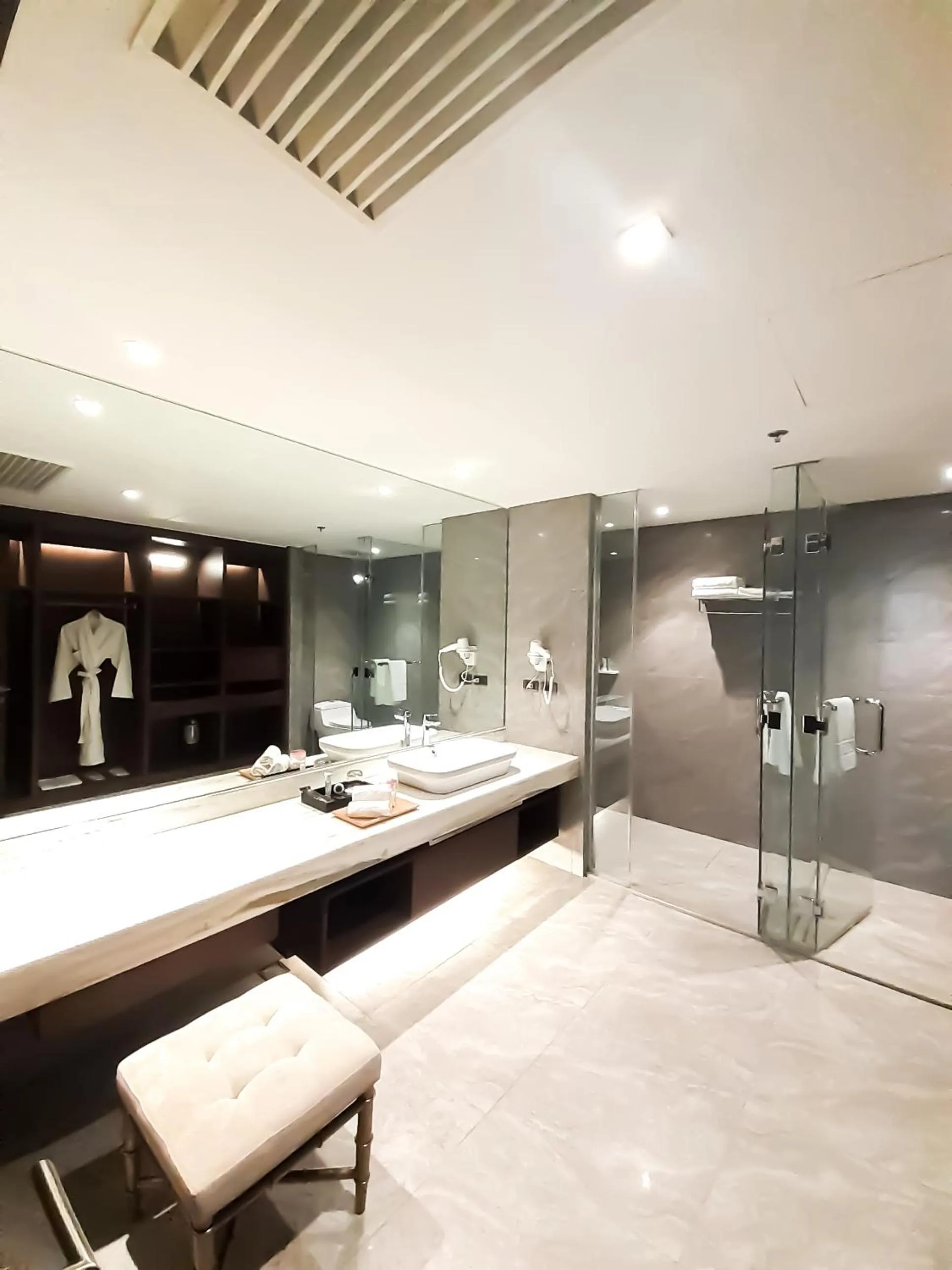 Bathroom in The Excelsior Hotel Las Piñas