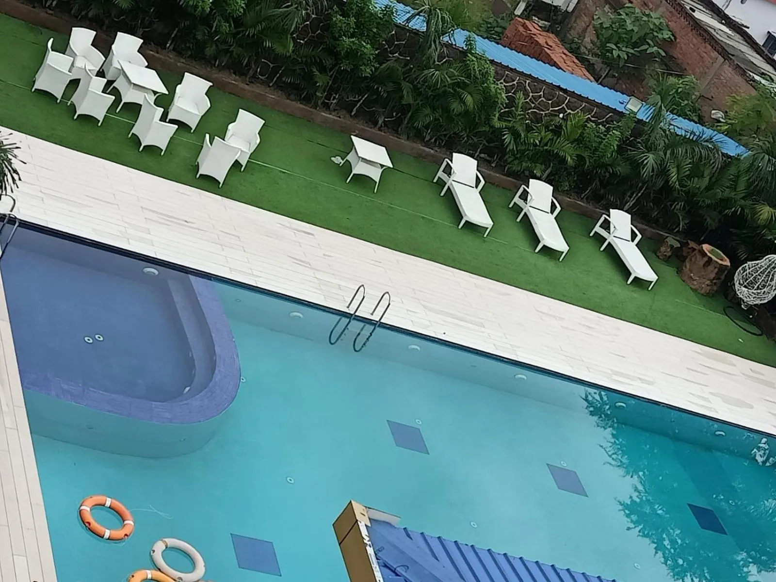 Swimming pool in Blue Diamond Resort & Hotel
