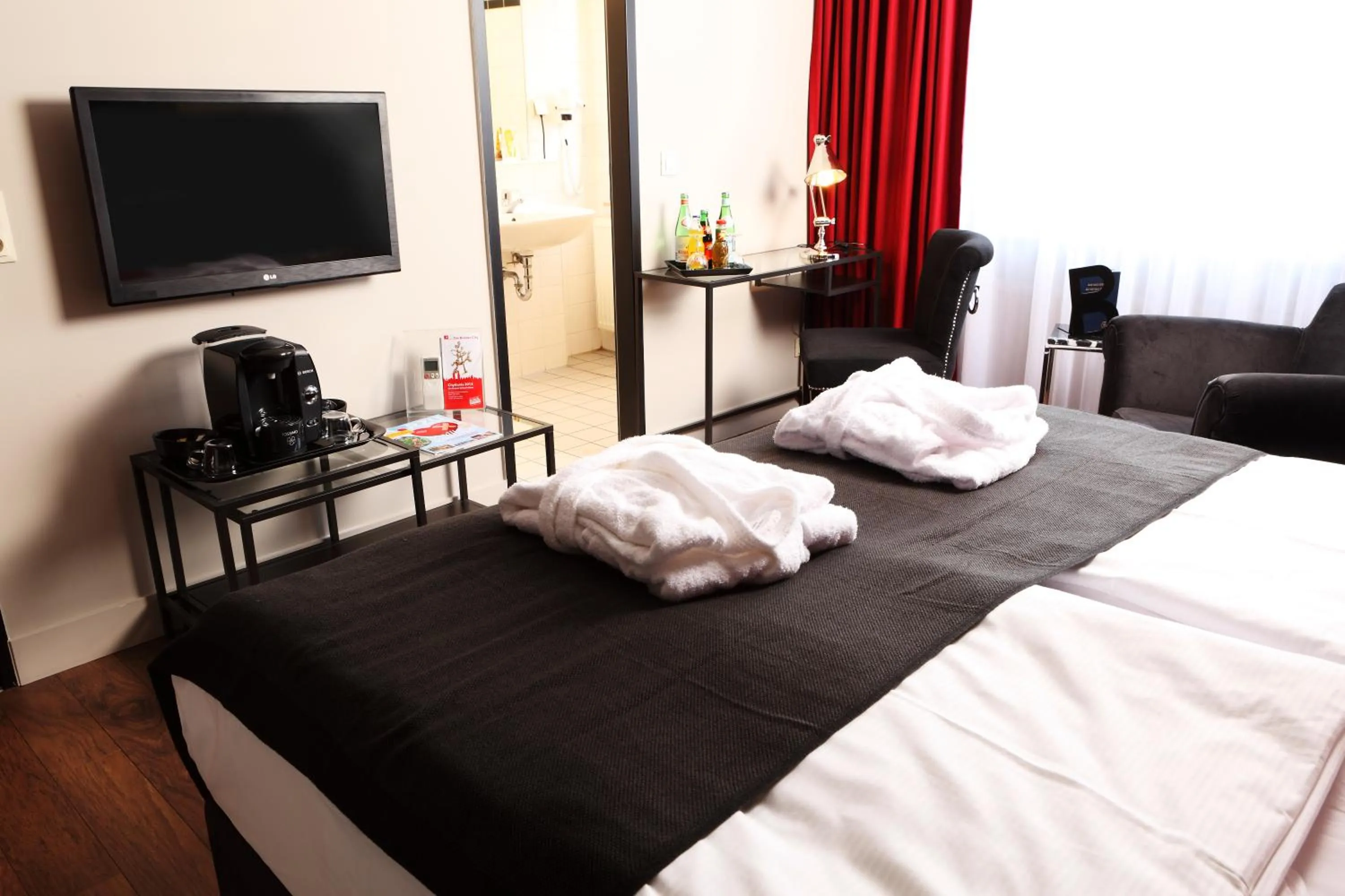 TV and multimedia, TV/Entertainment Center in Tryp by Wyndham Bremen Airport