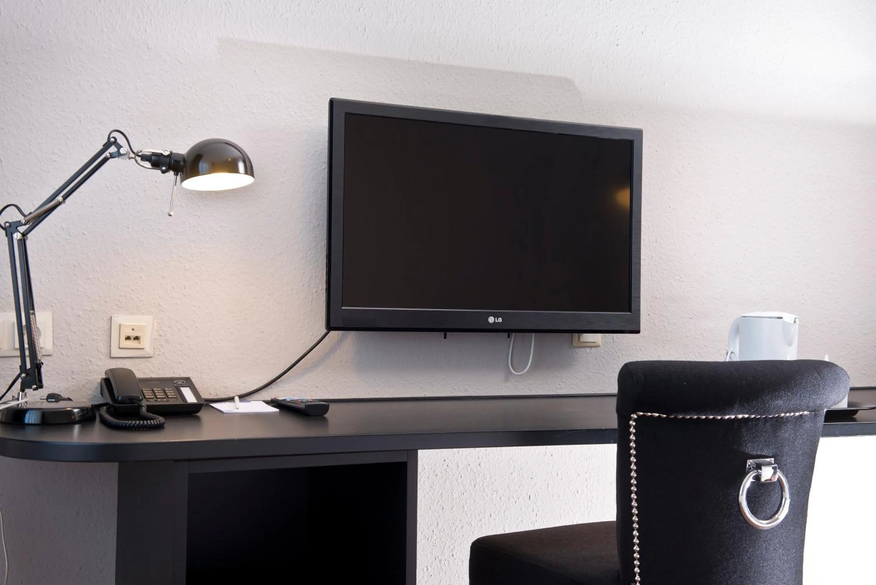 TV and multimedia, TV/Entertainment Center in Tryp by Wyndham Bremen Airport