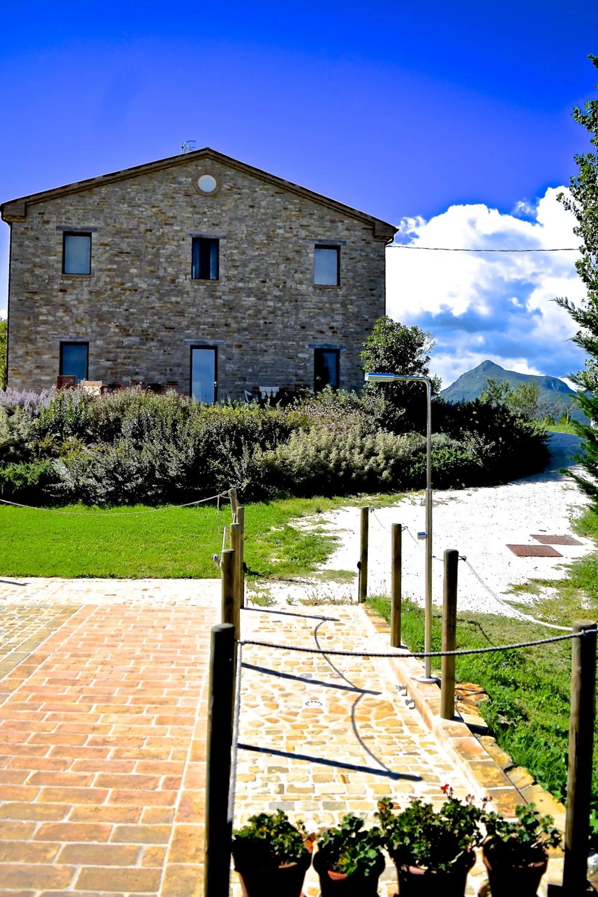 Amico Country House