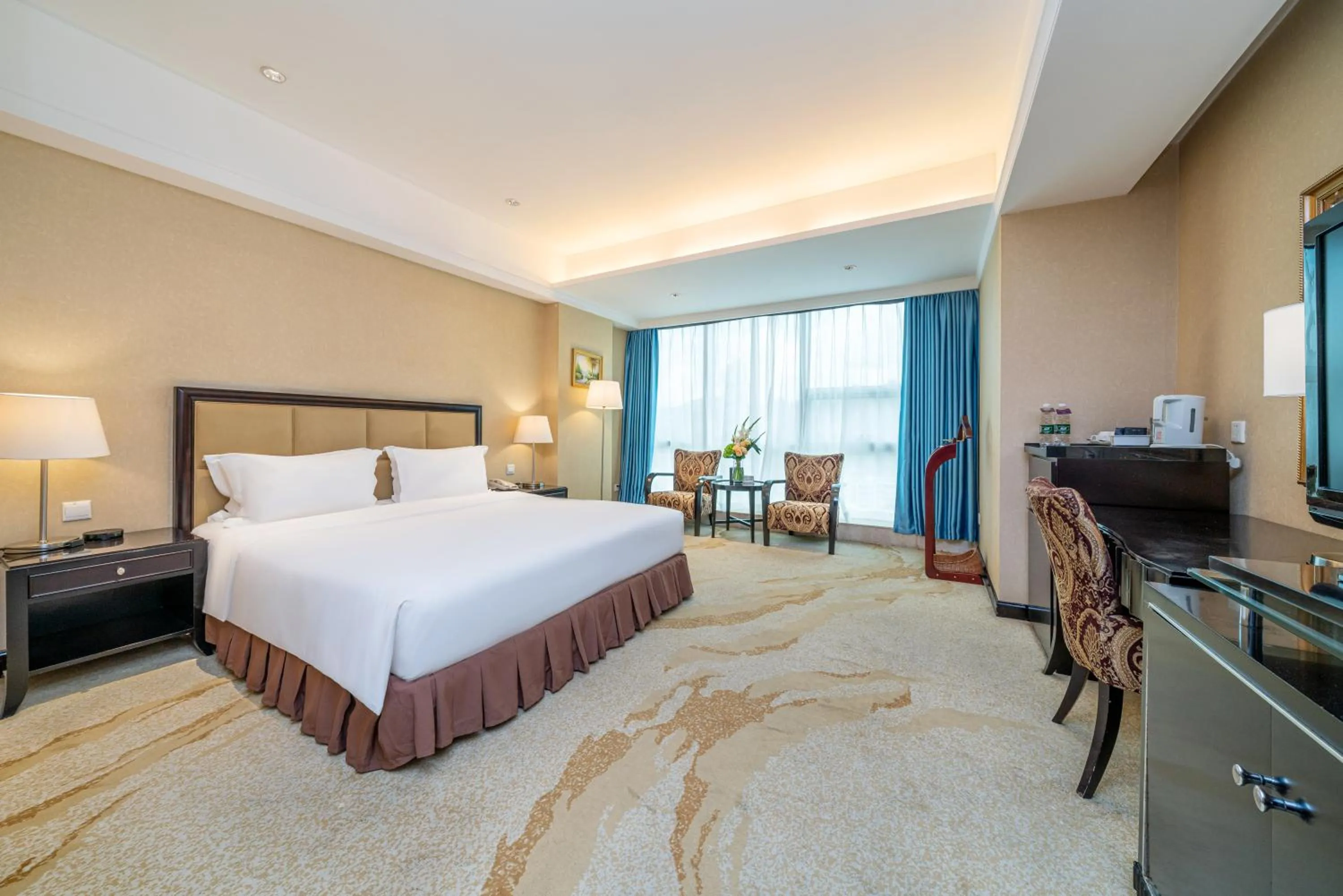 Bed in Oriental Ginza Hotel Shenzhen