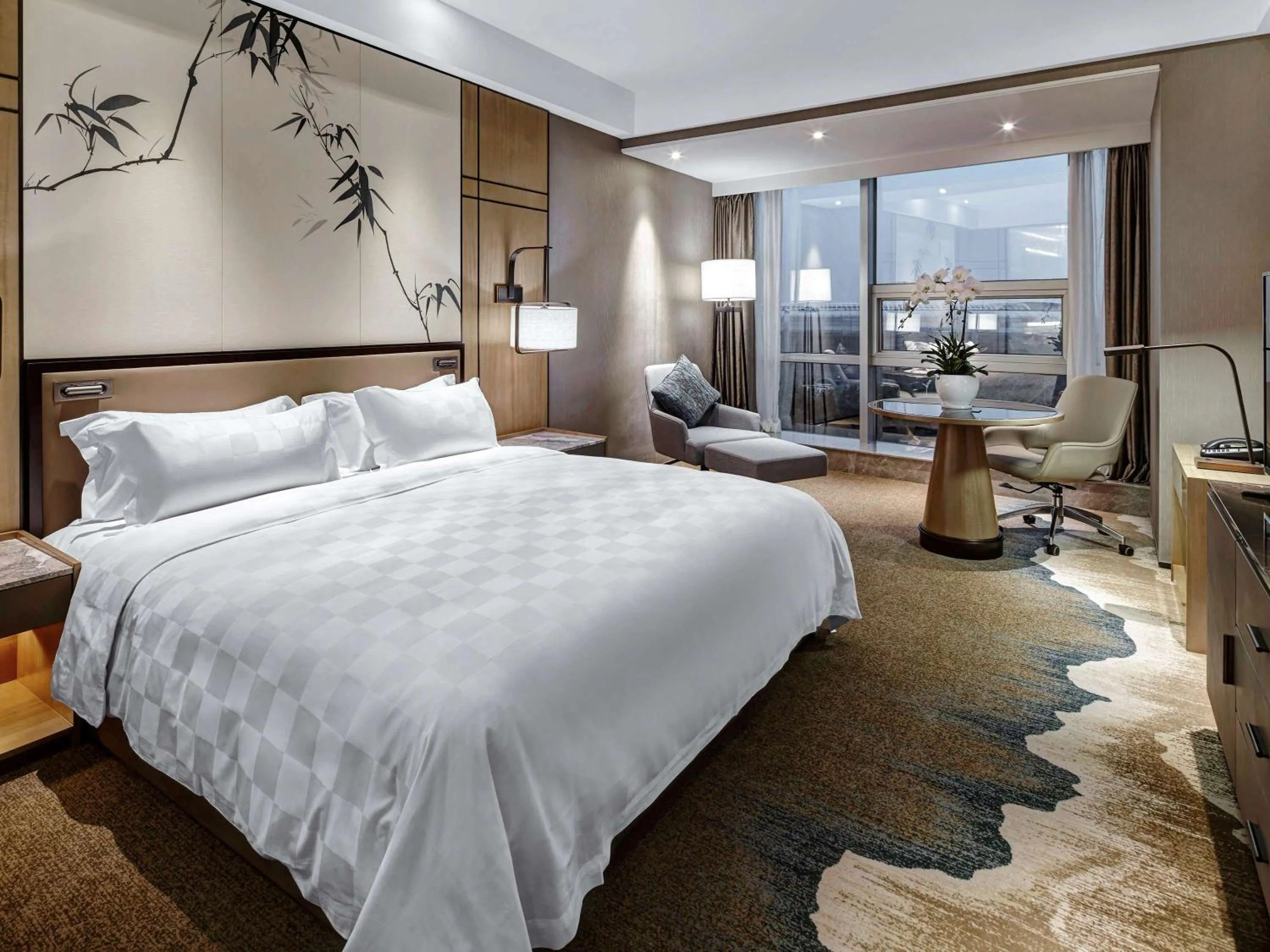 Photo of the whole room, Bed in Oriental Ginza Hotel Shenzhen