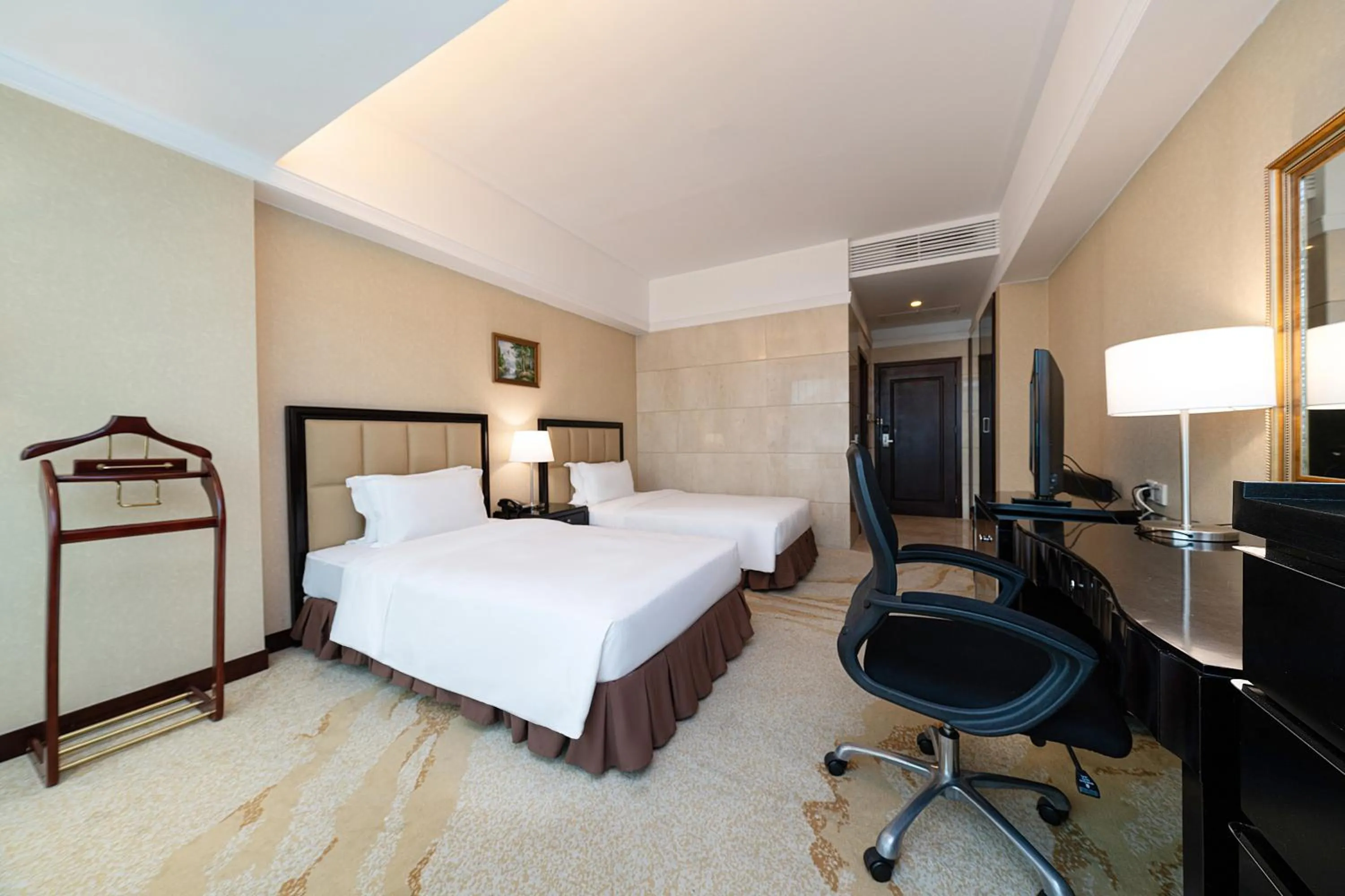 Bed in Oriental Ginza Hotel Shenzhen