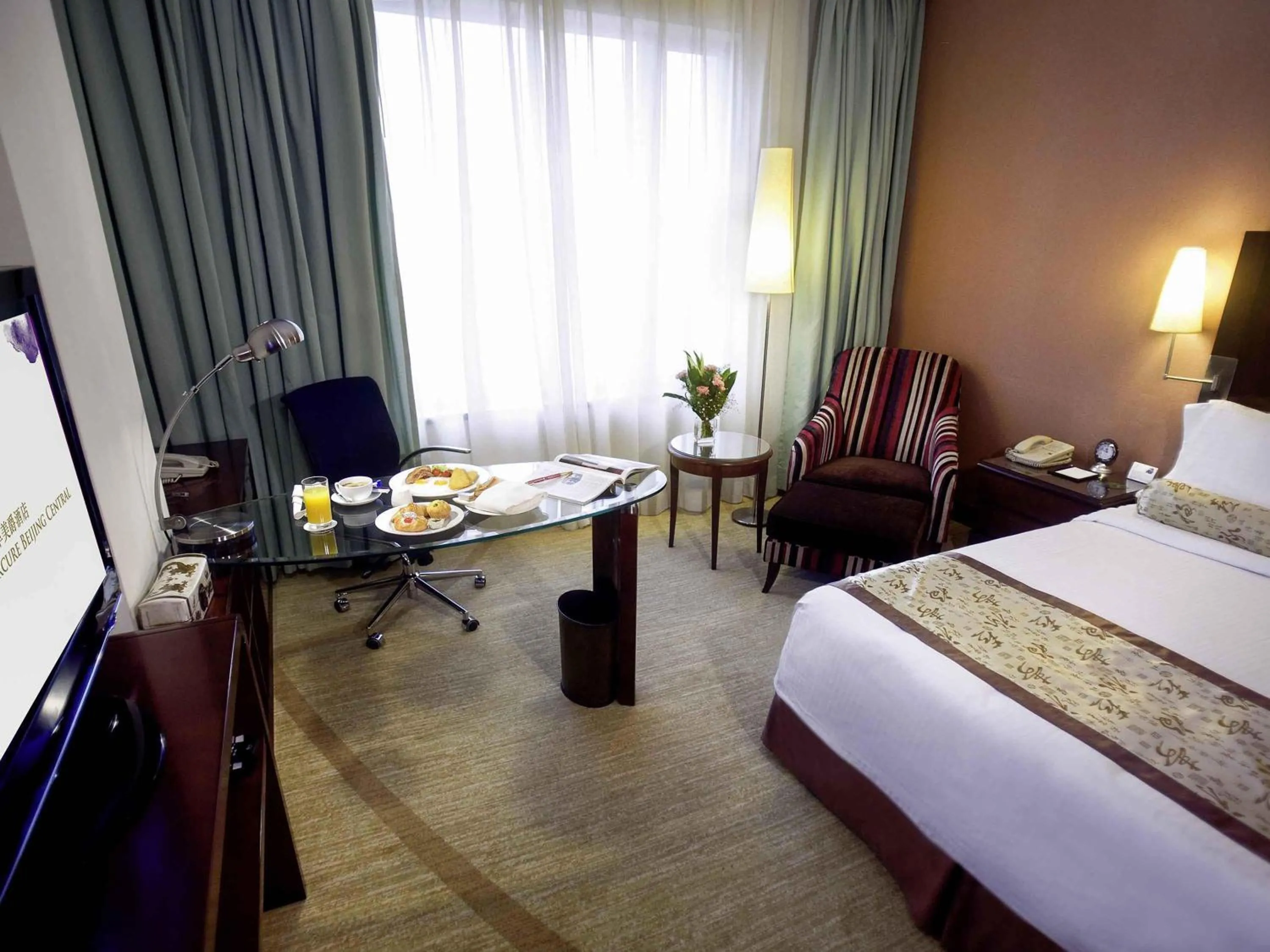 Bedroom, Bed in Grand Mercure Beijing Central