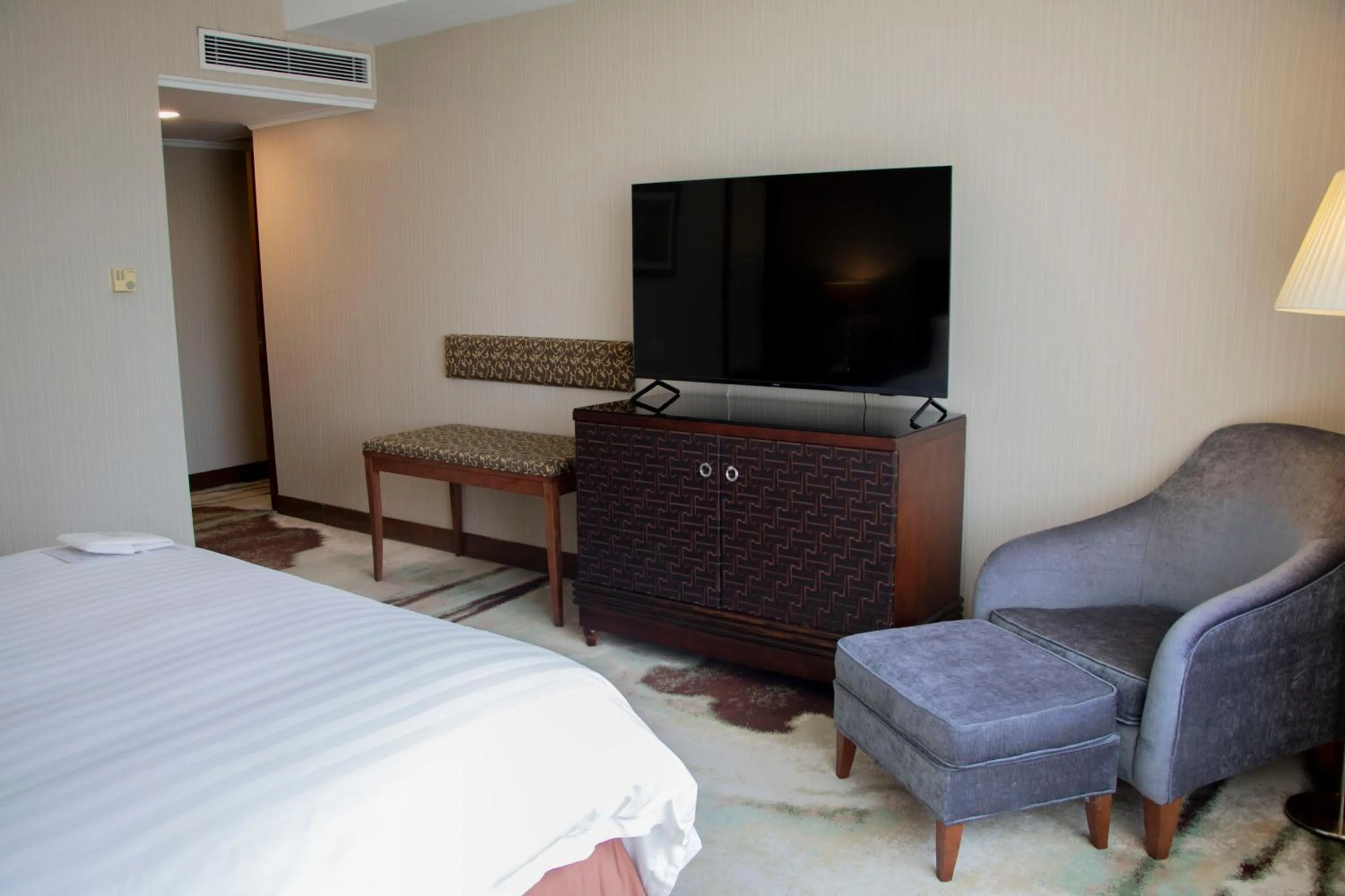 Bed in Grand Mercure Beijing Central