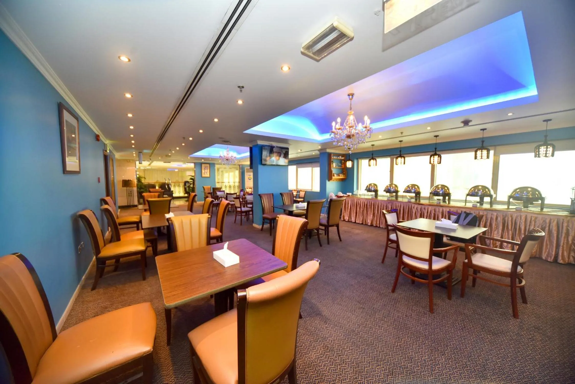 Restaurant/places to eat in Nejoum Al Emarat