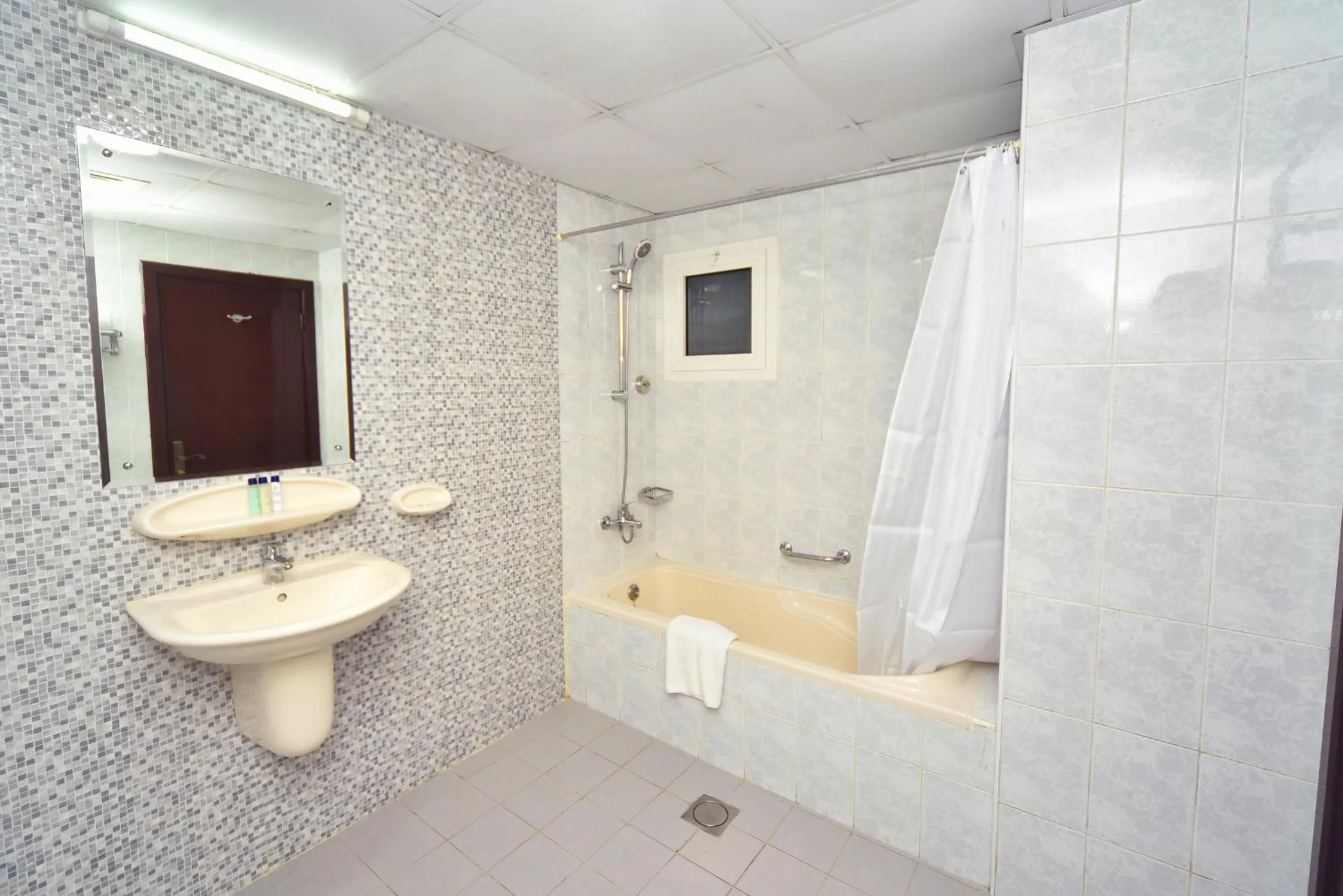 Bathroom in Nejoum Al Emarat