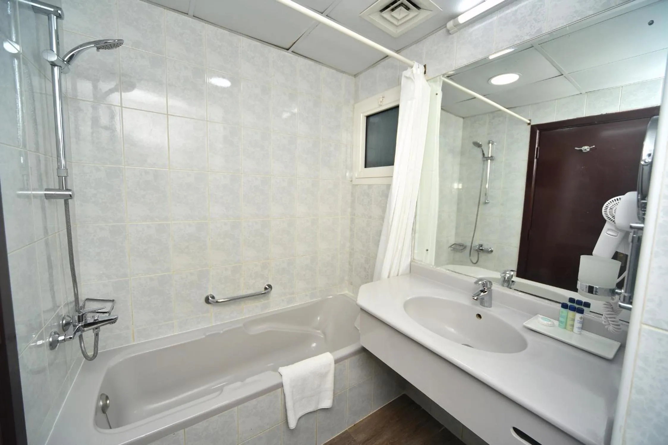 Bathroom in Nejoum Al Emarat