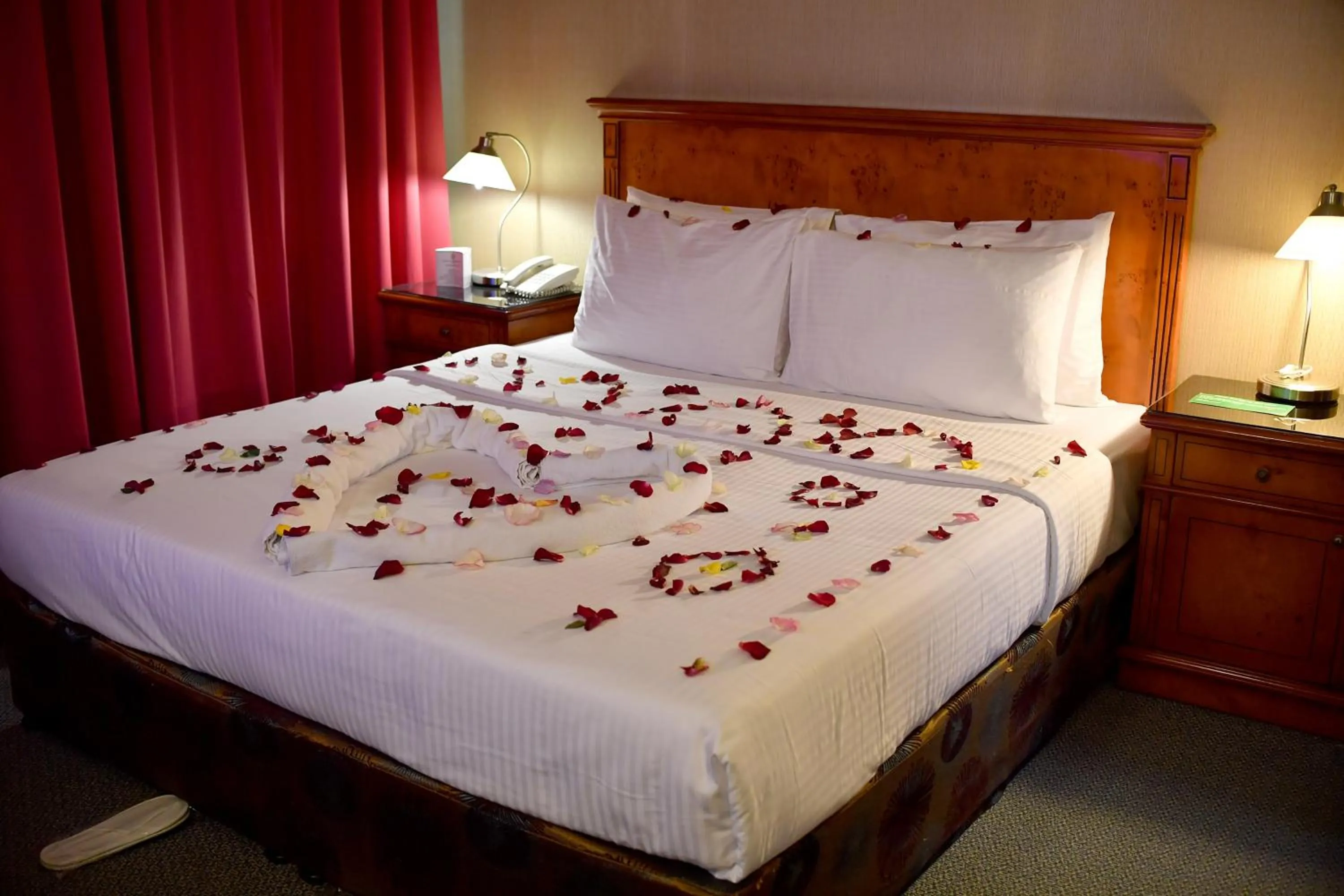 Bed in Nejoum Al Emarat