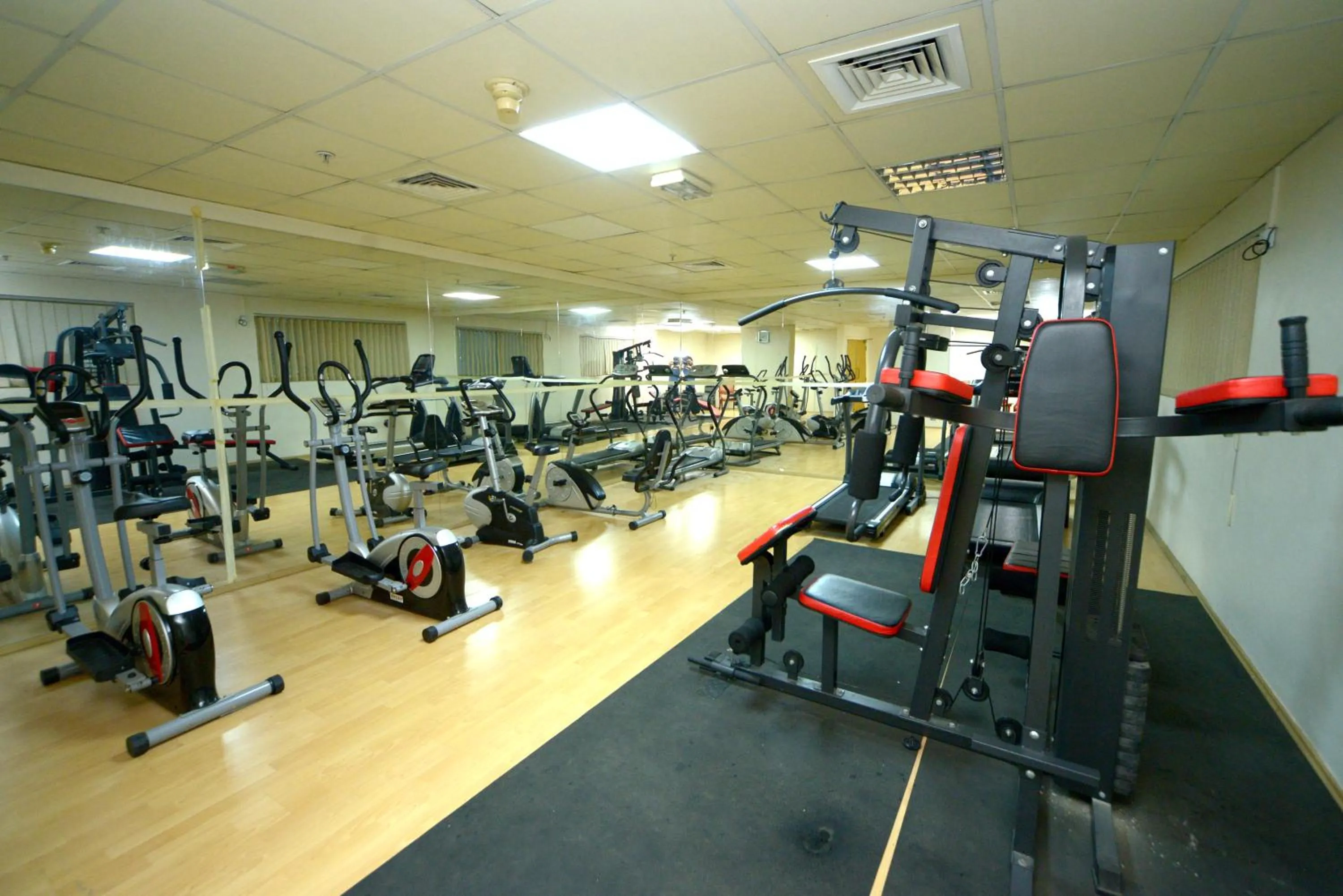 Fitness centre/facilities in Nejoum Al Emarat