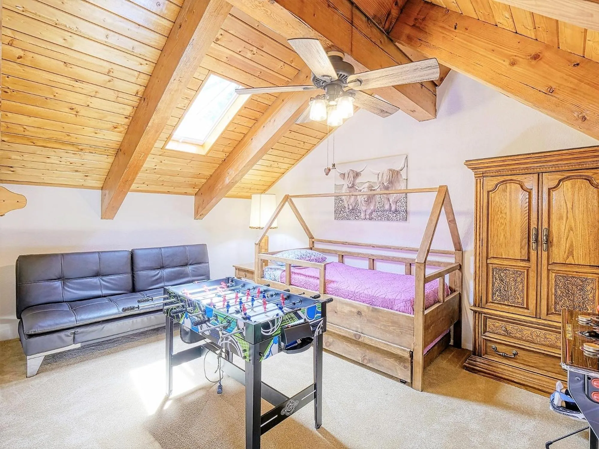 Game Room, Bed in Kid's Paradise! Ball Pit 2 Lofts Lakeview 5 bd, 3ba
