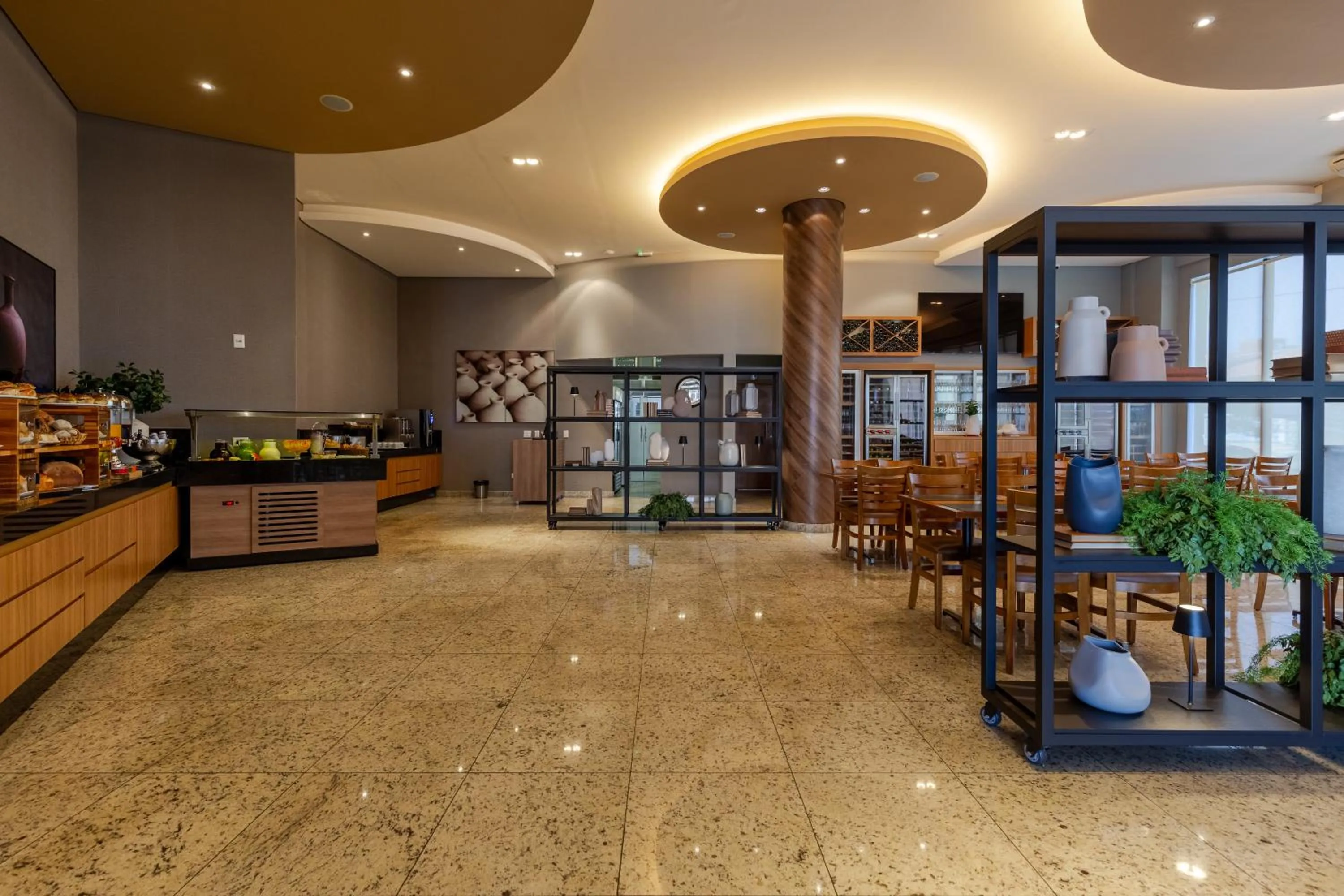 Restaurant/places to eat in Nohotel Premium Americana