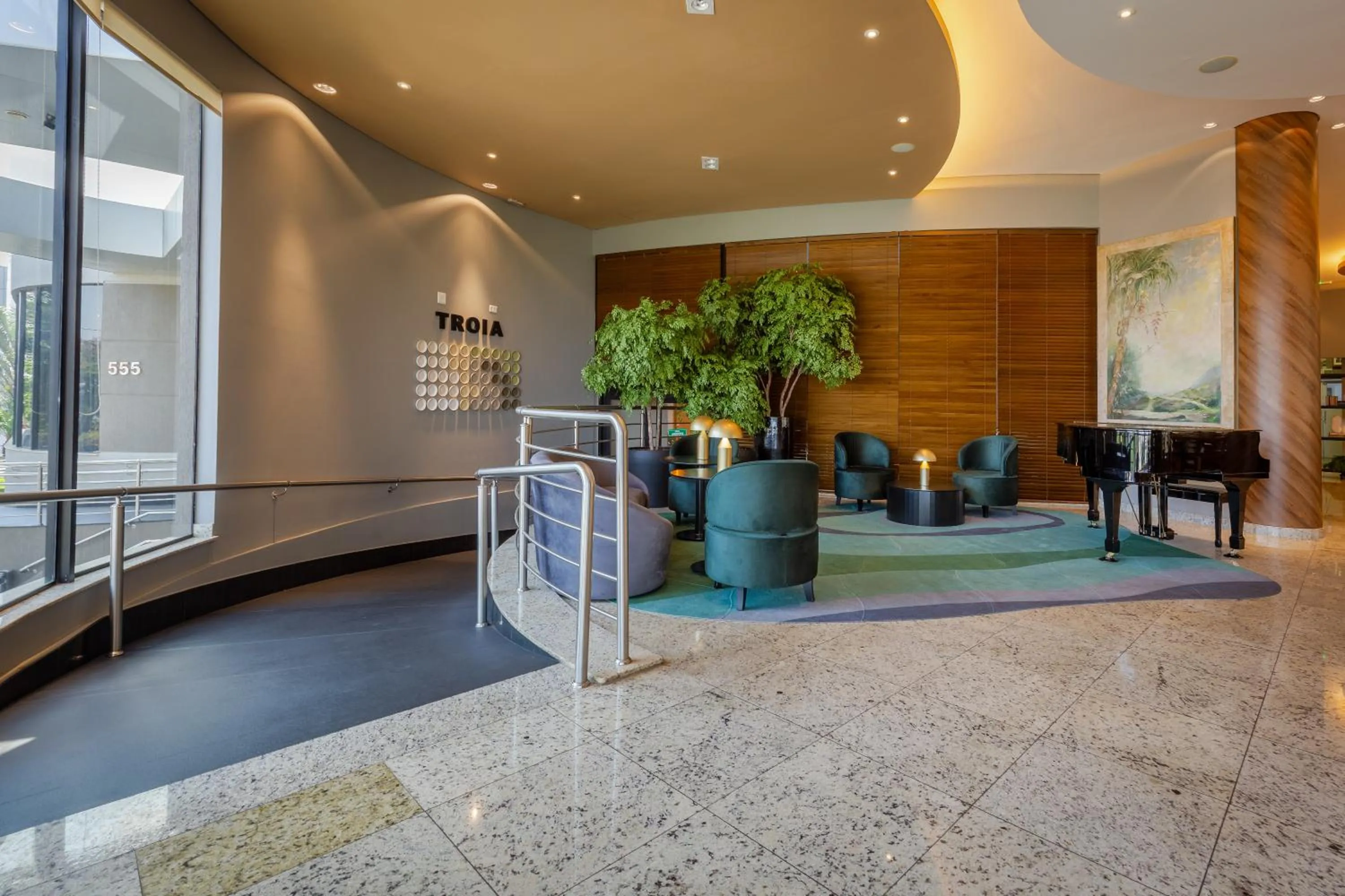 Restaurant/places to eat in Nohotel Premium Americana