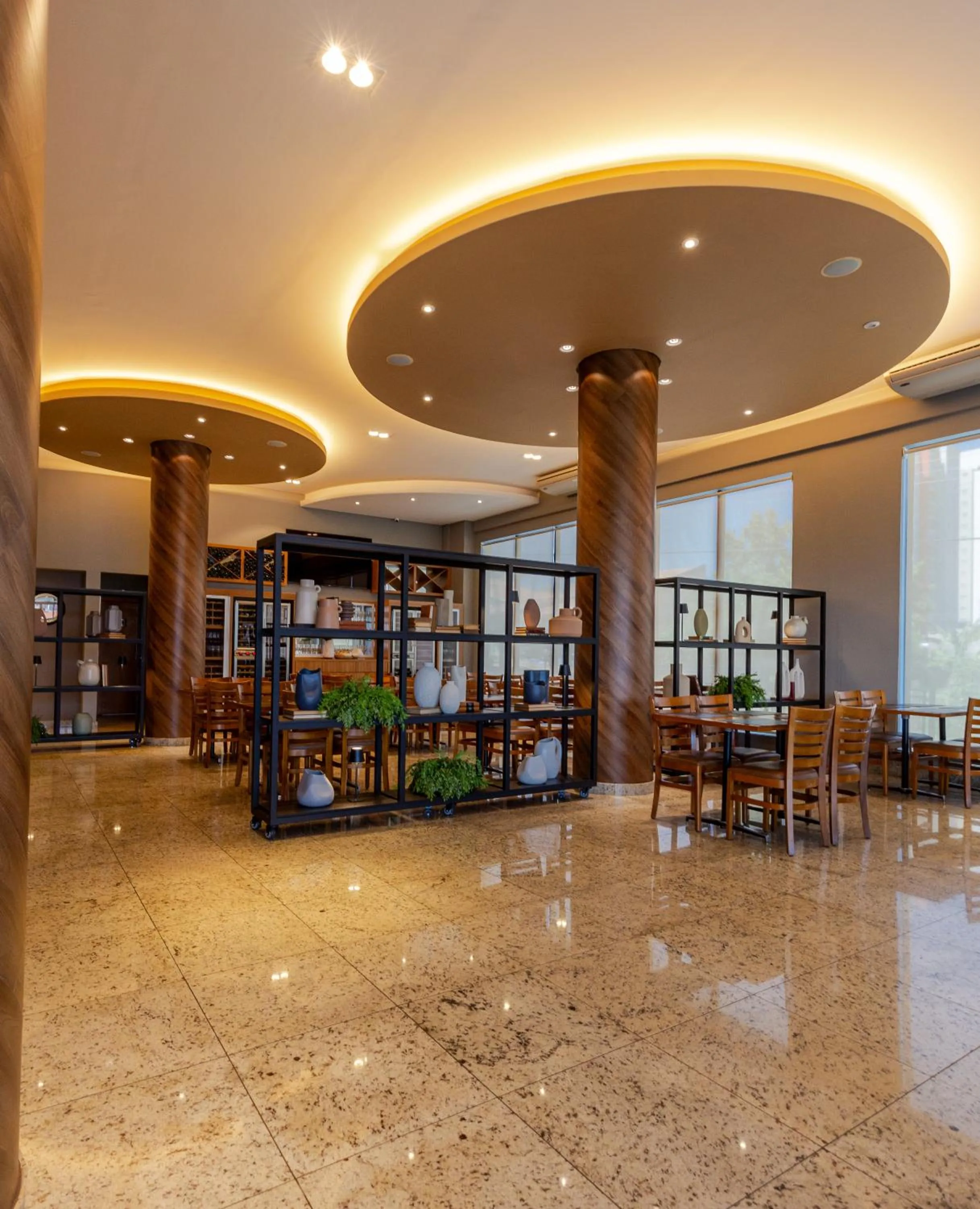 Restaurant/places to eat in Nohotel Premium Americana