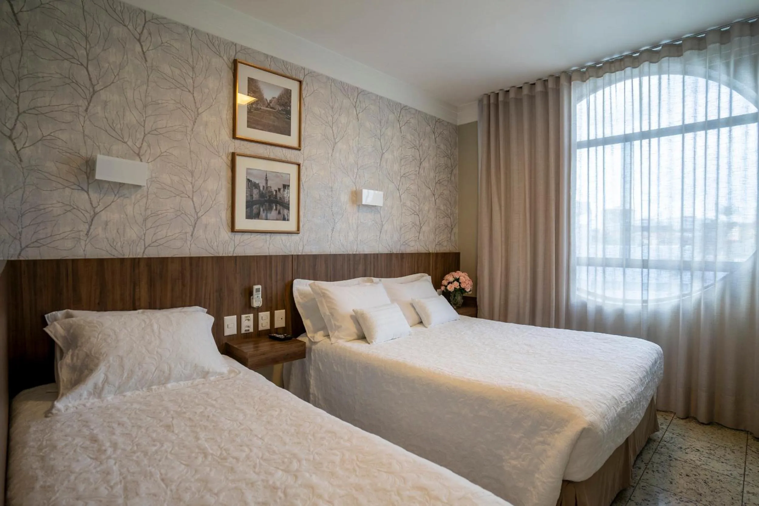 Photo of the whole room, Bed in Nohotel Premium Americana