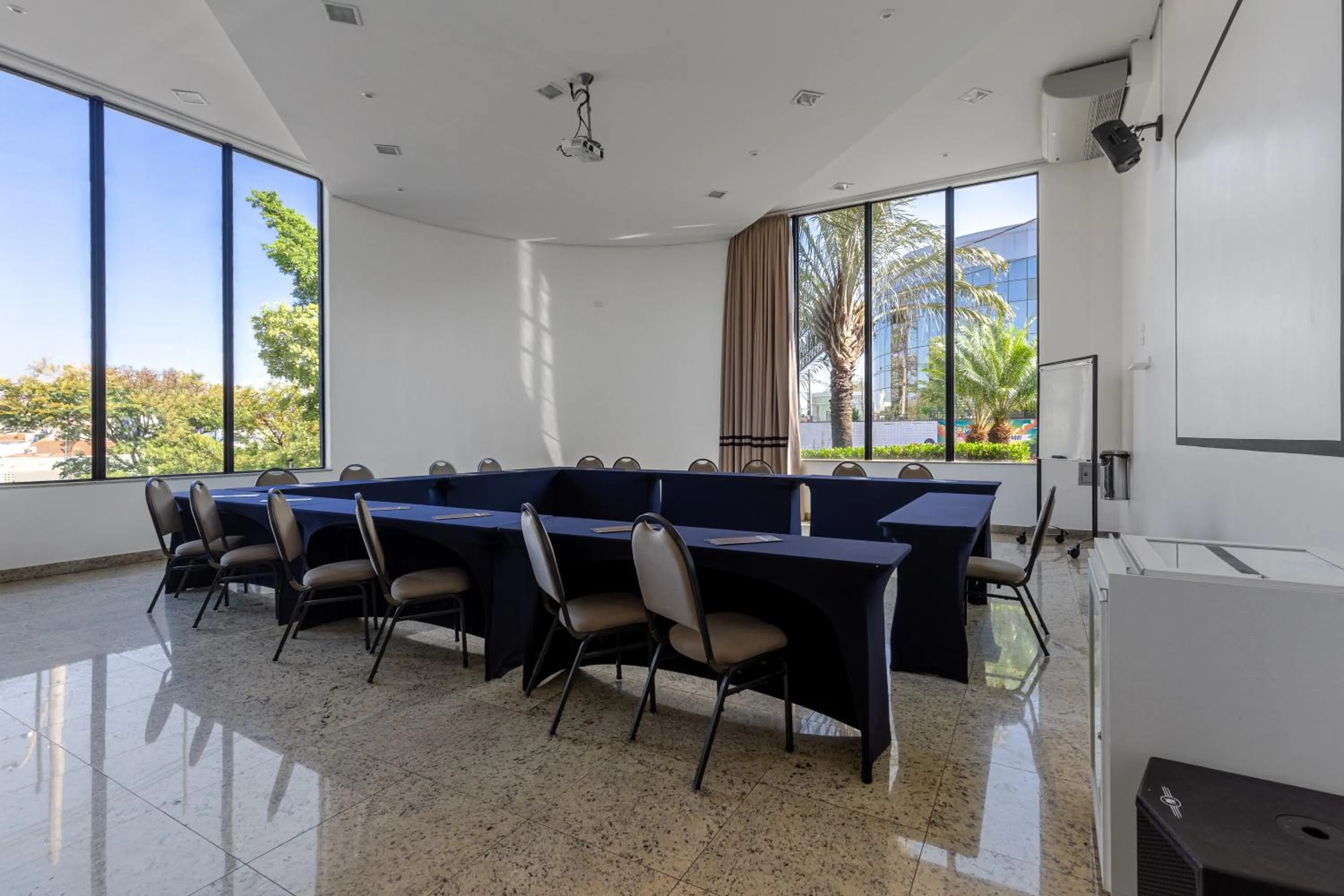 Meeting/conference room in Nohotel Premium Americana