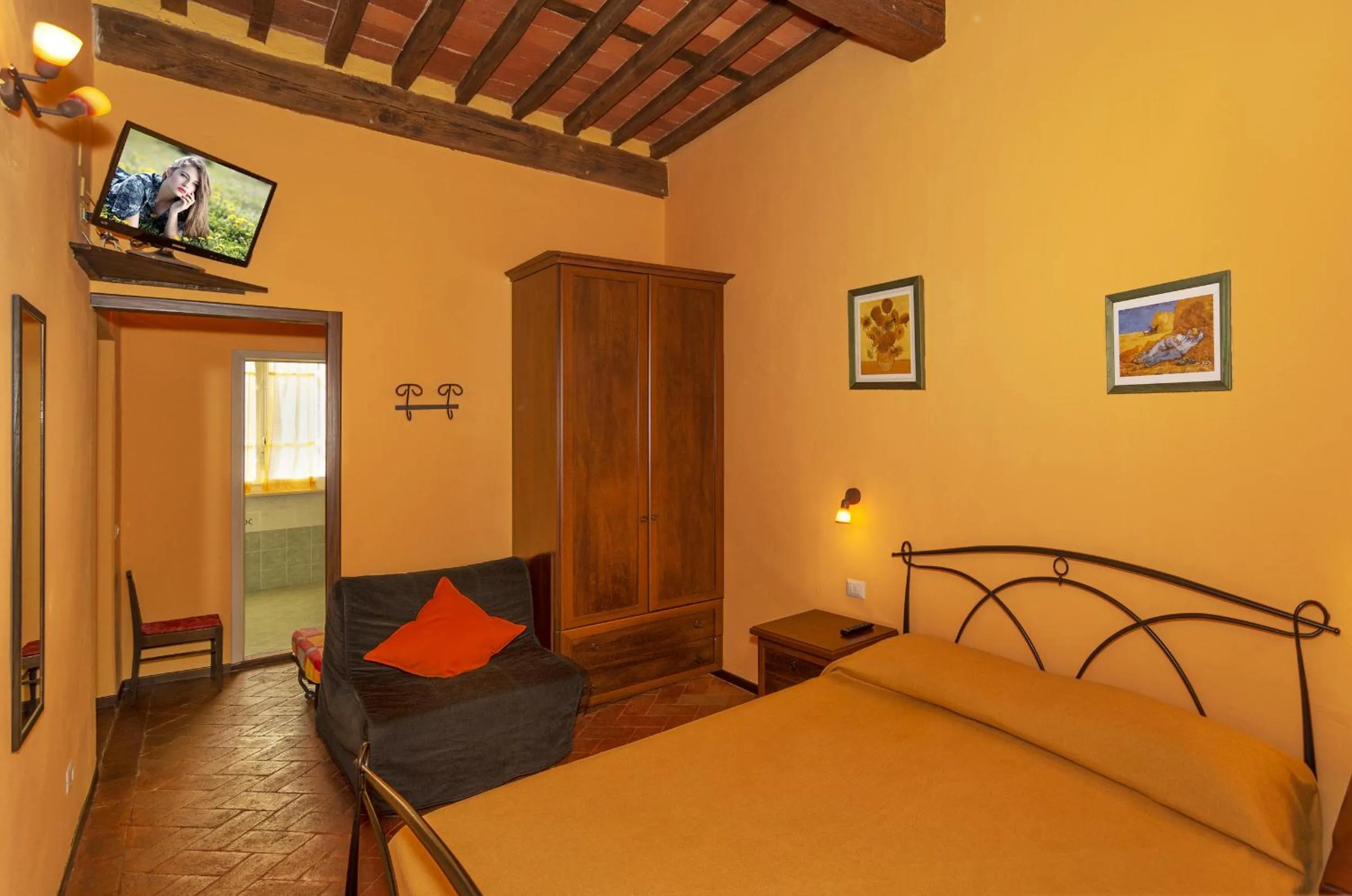 Bed in Bed & Breakfast Lucca Fora