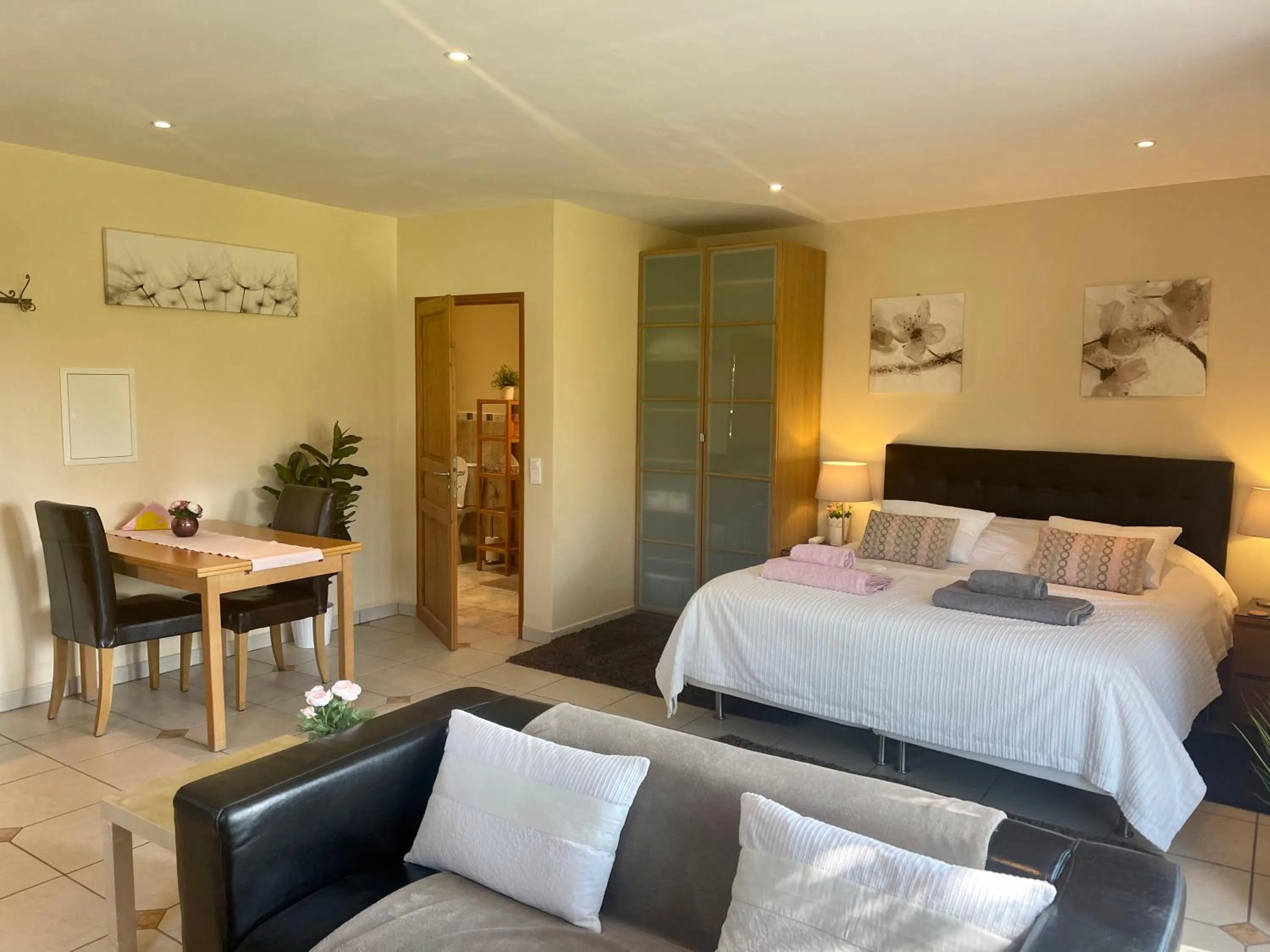 Ground Floor Studio with Terrace in Gites du Caylar - Chambres et Appartments
