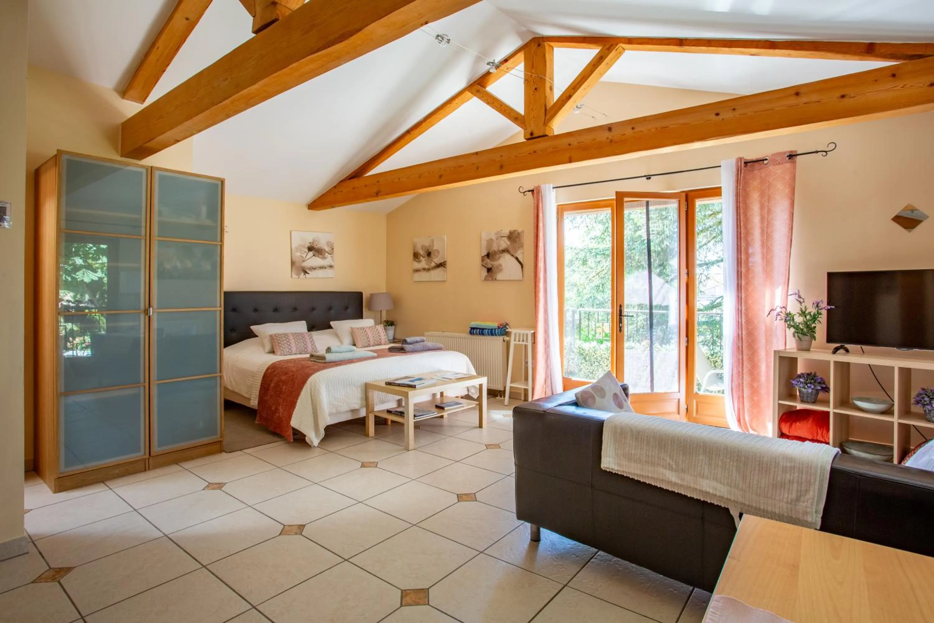 Studio with Balcony in Gites du Caylar - Chambres et Appartments
