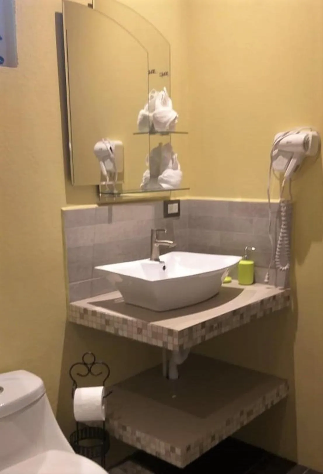 Tropical Suites & Villas