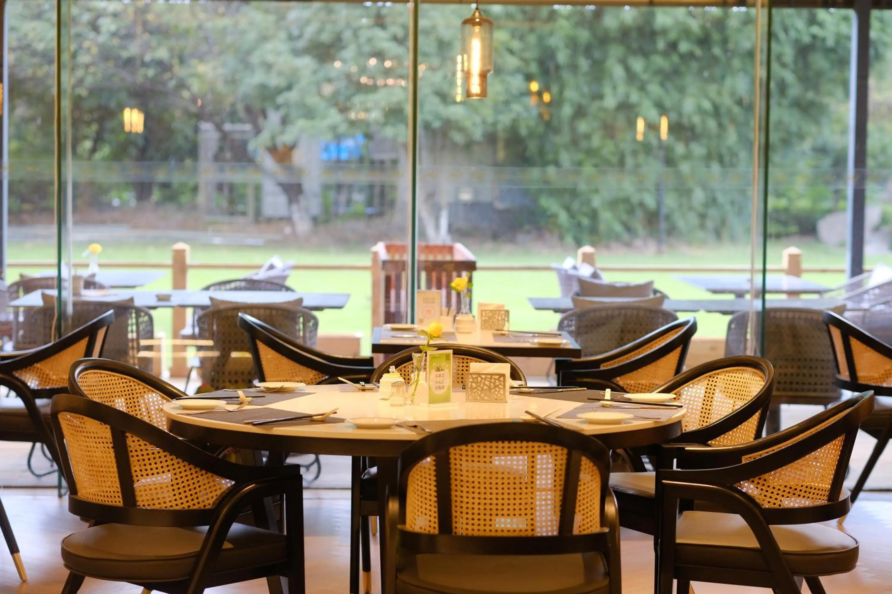 Restaurant/places to eat in Grand Metropark Hotel Hangzhou - 6 minutes walk to the West Lake