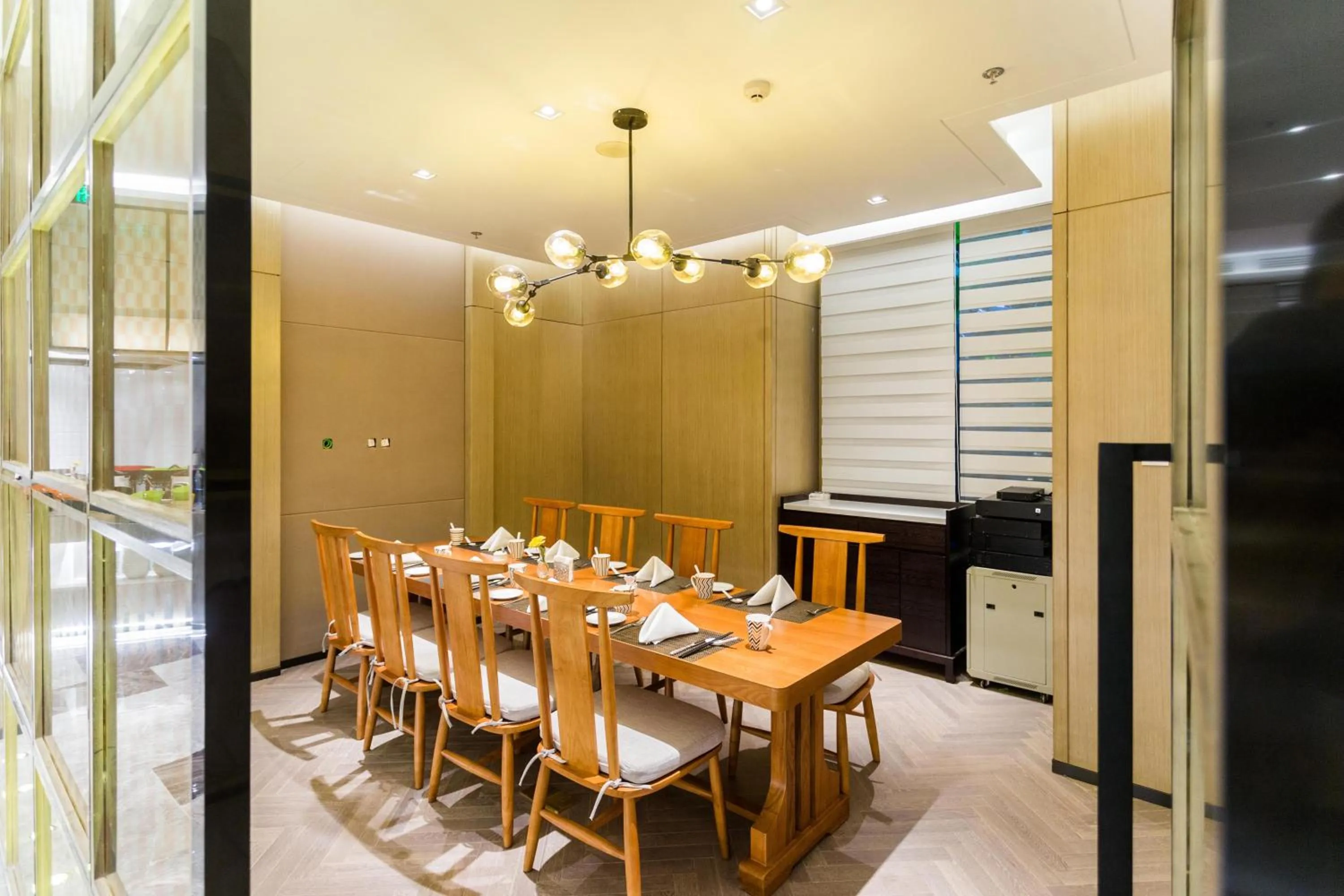 Restaurant/places to eat in Grand Metropark Hotel Hangzhou - 6 minutes walk to the West Lake