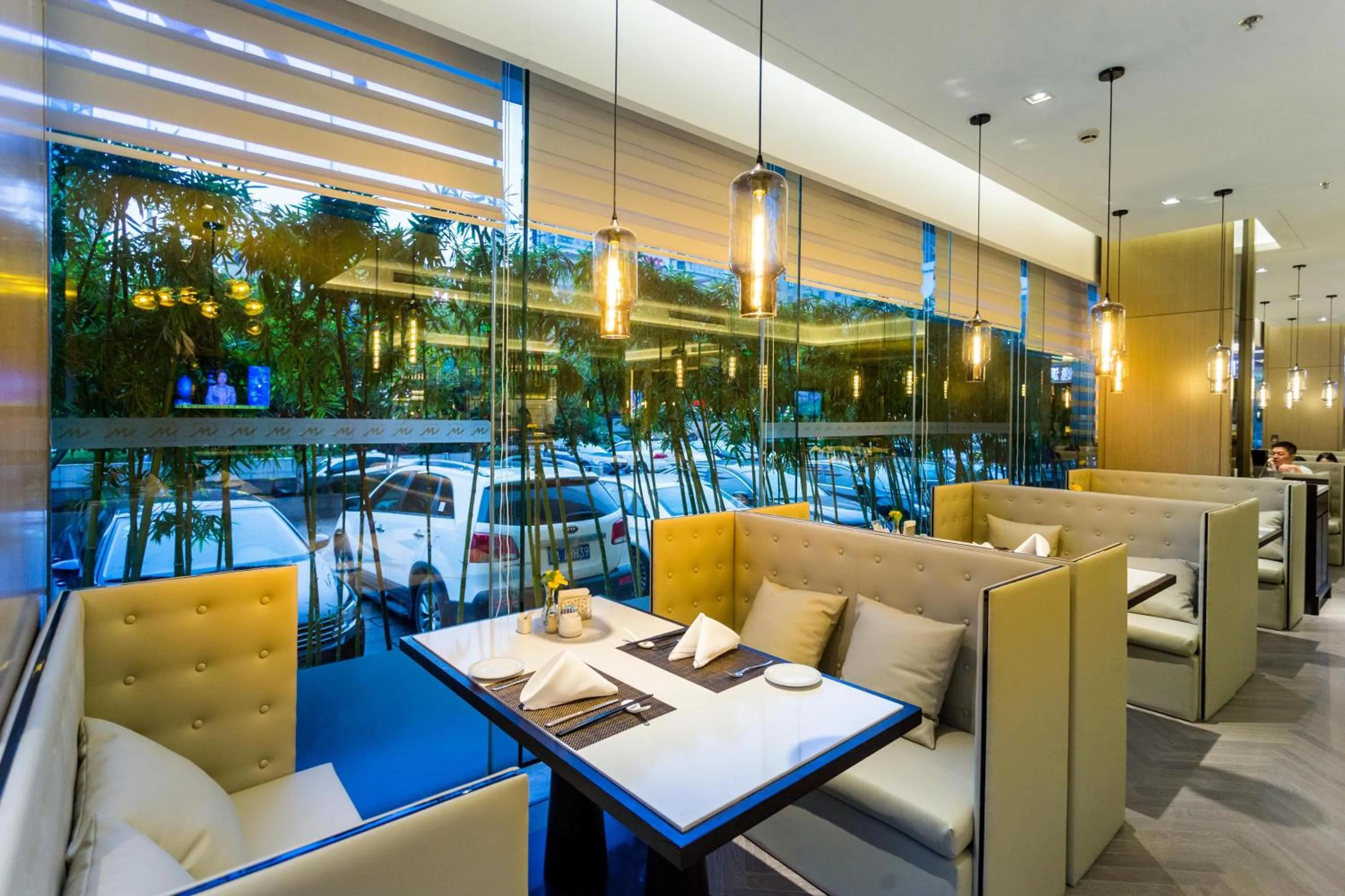 Restaurant/places to eat in Grand Metropark Hotel Hangzhou - 6 minutes walk to the West Lake