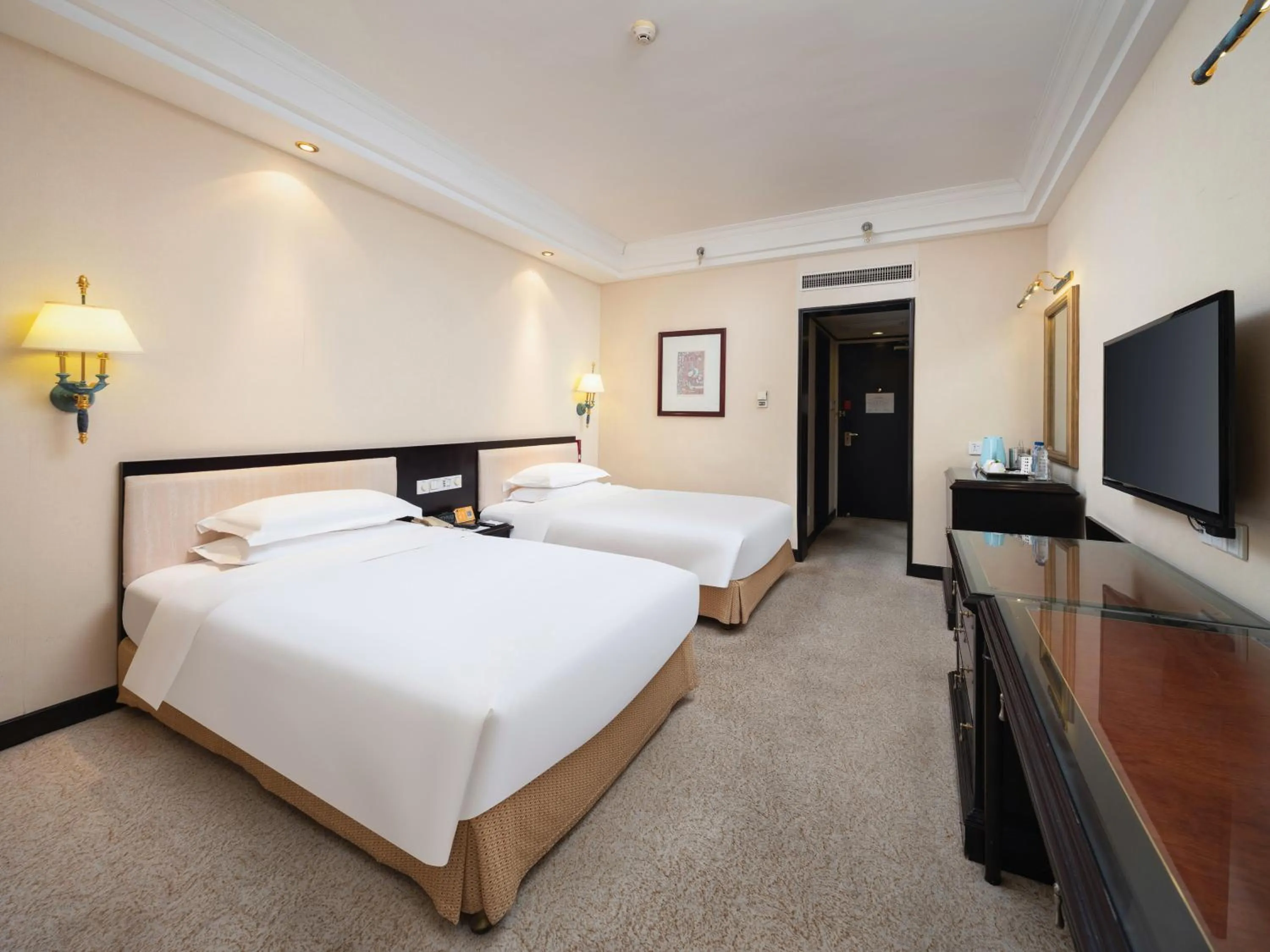 Bed in Grand Metropark Hotel Hangzhou - 6 minutes walk to the West Lake