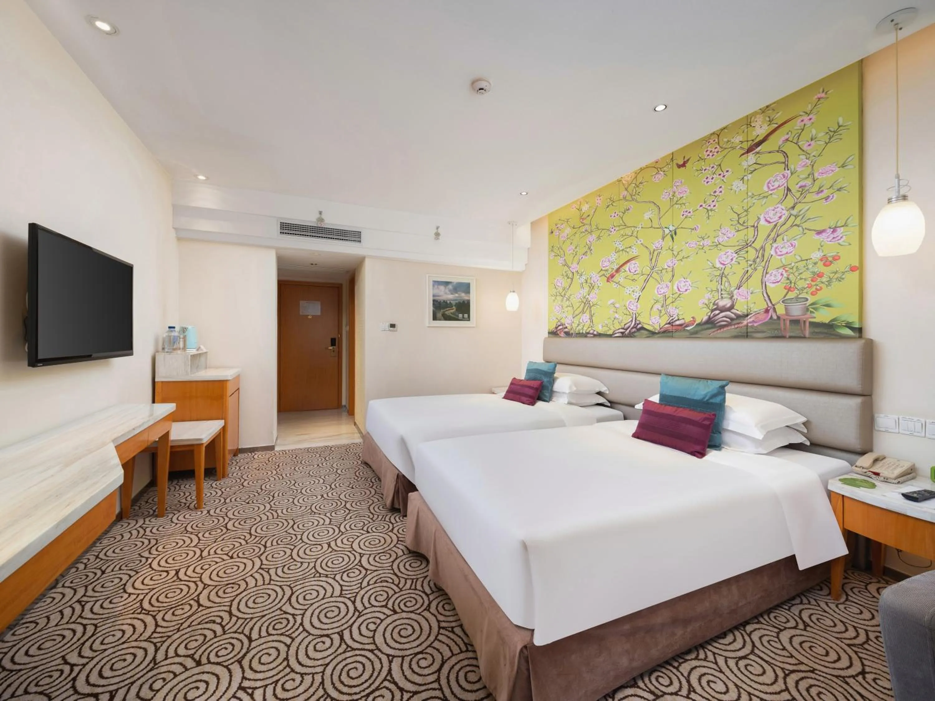 Bed in Grand Metropark Hotel Hangzhou - 6 minutes walk to the West Lake