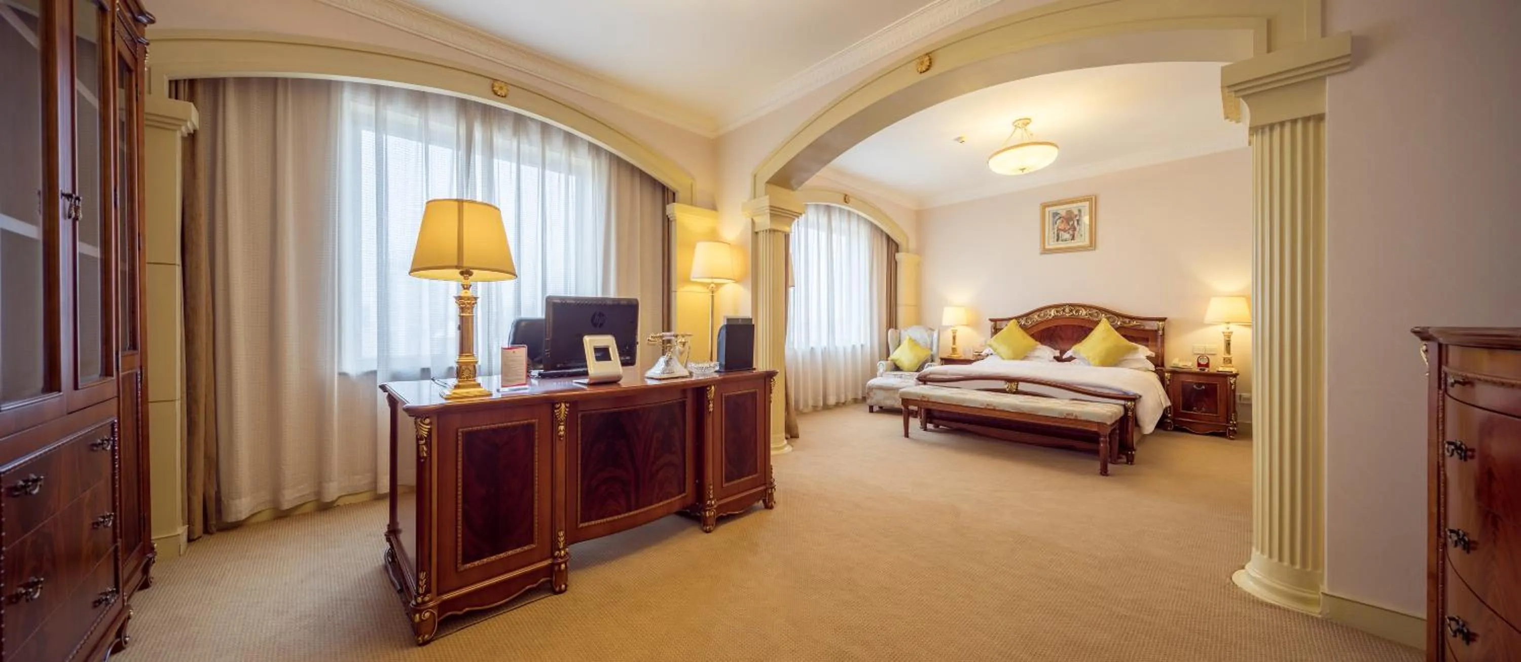 Bed in Grand Metropark Hotel Hangzhou - 6 minutes walk to the West Lake