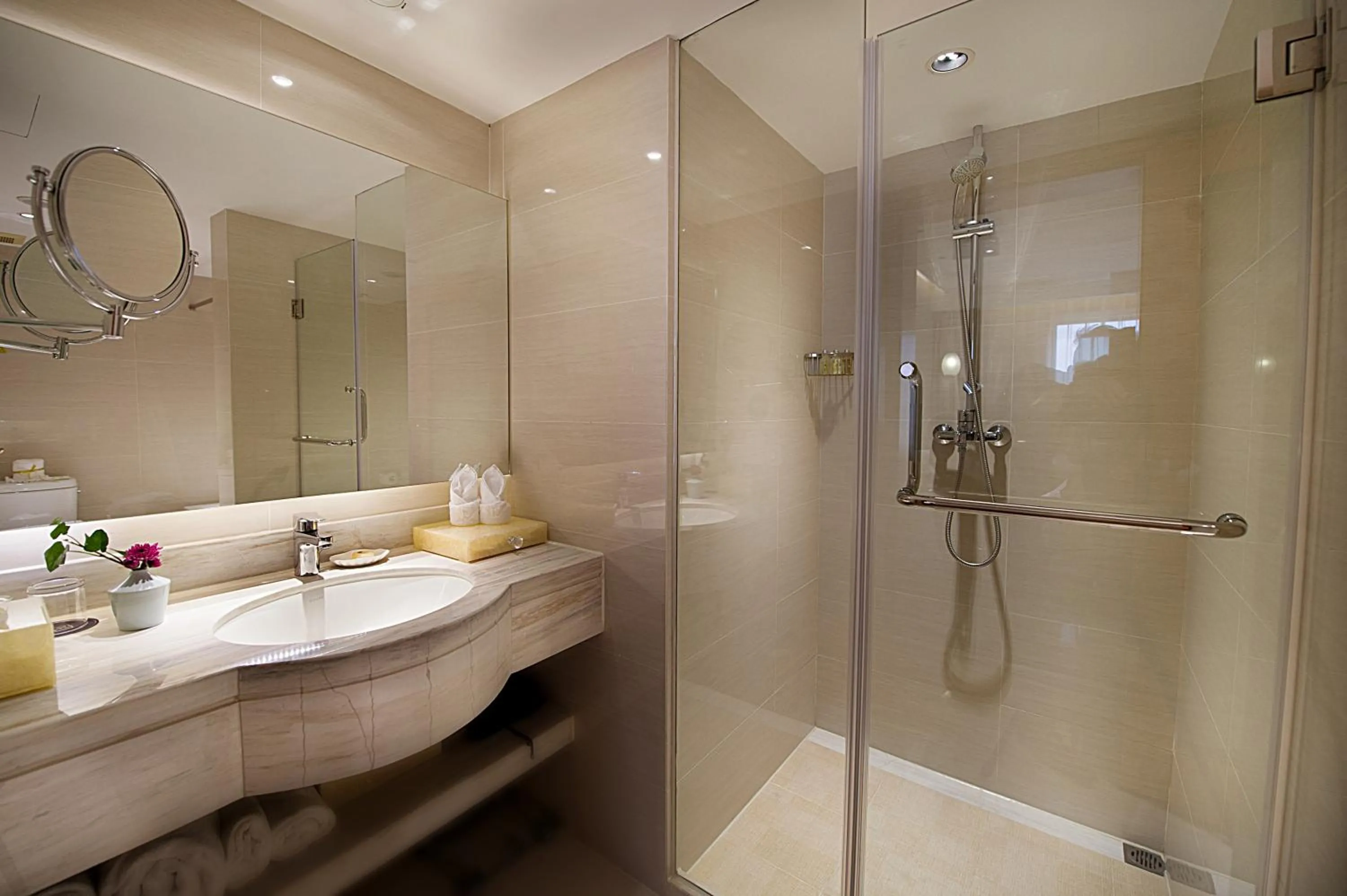 Shower in Grand Metropark Hotel Hangzhou - 6 minutes walk to the West Lake