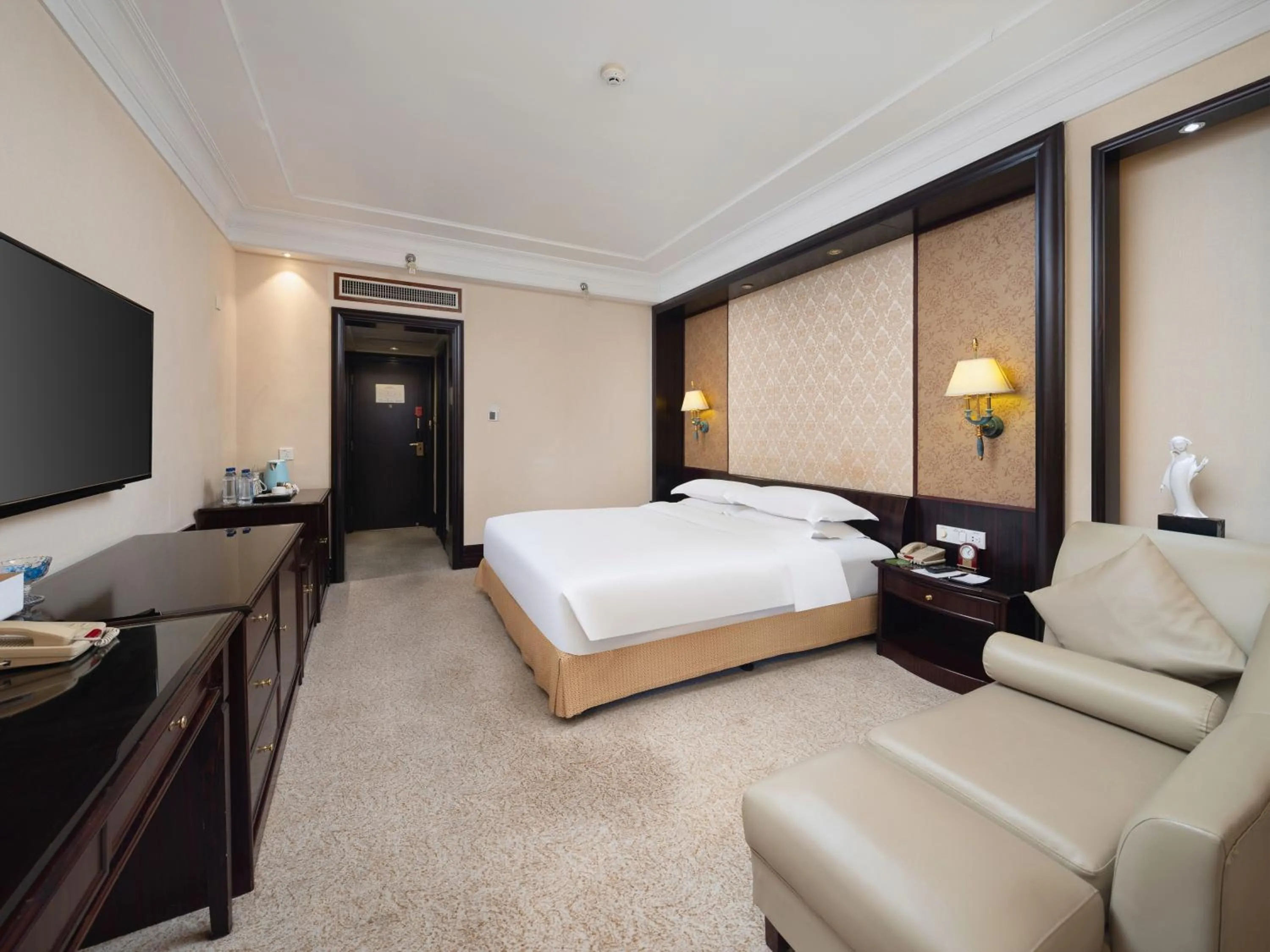 Bed in Grand Metropark Hotel Hangzhou - 6 minutes walk to the West Lake
