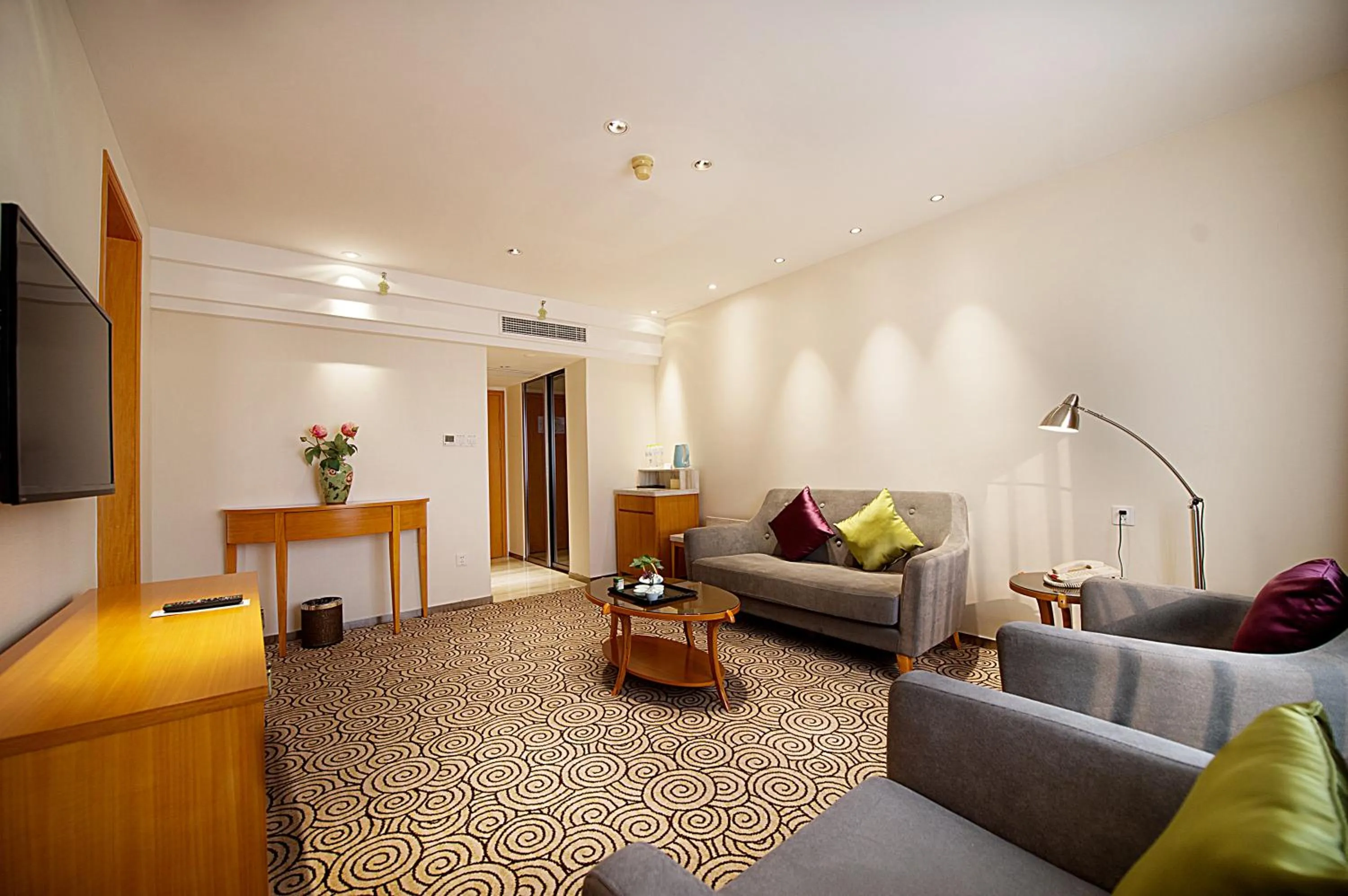 Living room in Grand Metropark Hotel Hangzhou - 6 minutes walk to the West Lake