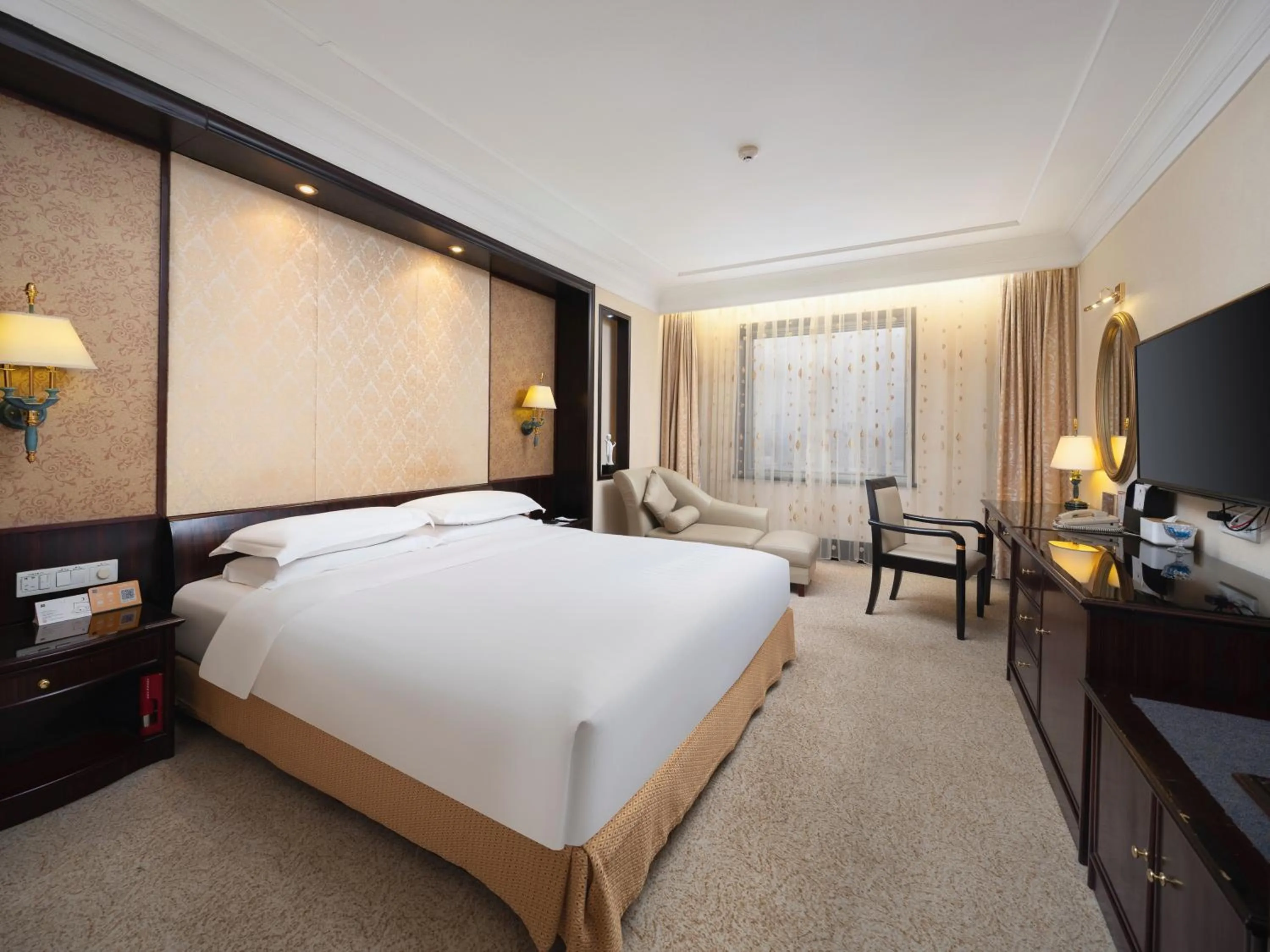 Bed in Grand Metropark Hotel Hangzhou - 6 minutes walk to the West Lake