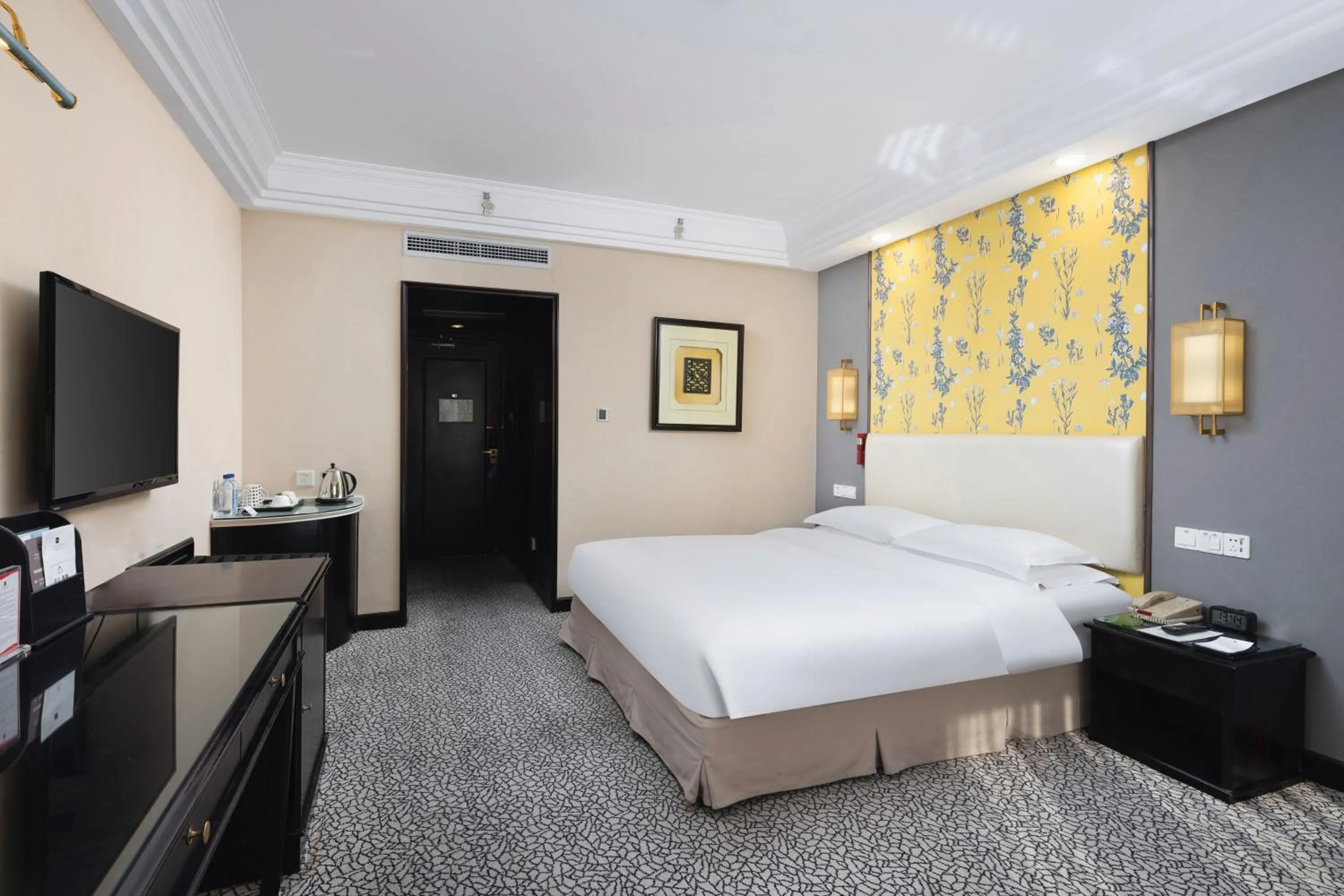 Bed in Grand Metropark Hotel Hangzhou - 6 minutes walk to the West Lake