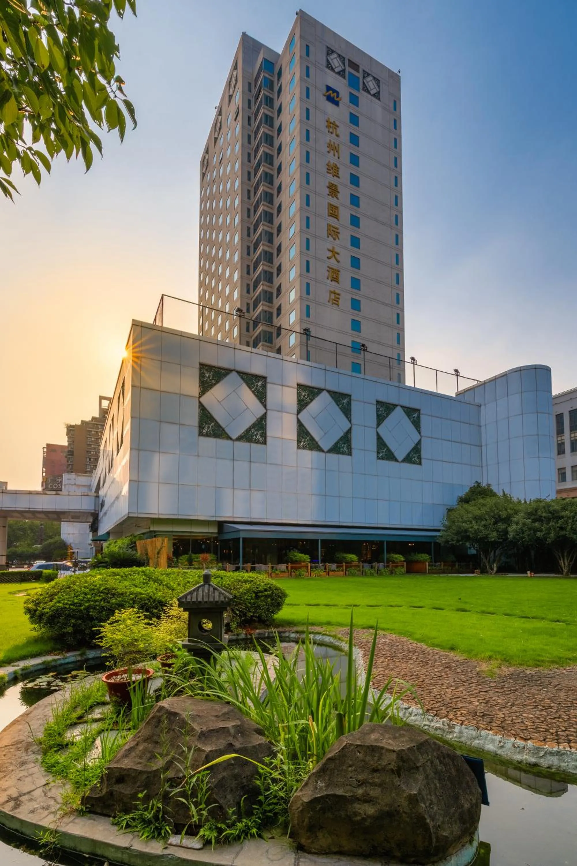 Property building in Grand Metropark Hotel Hangzhou - 6 minutes walk to the West Lake