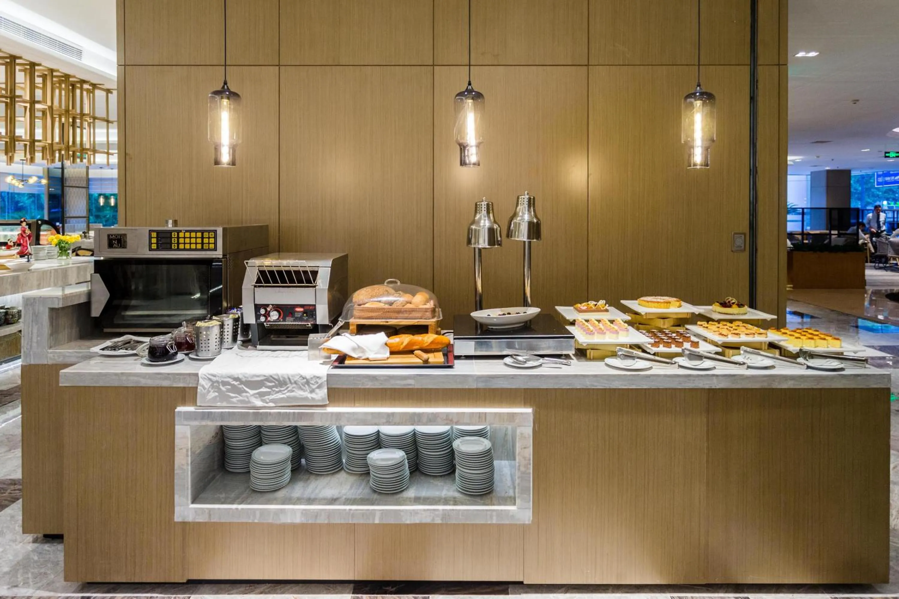 Buffet breakfast in Grand Metropark Hotel Hangzhou - 6 minutes walk to the West Lake