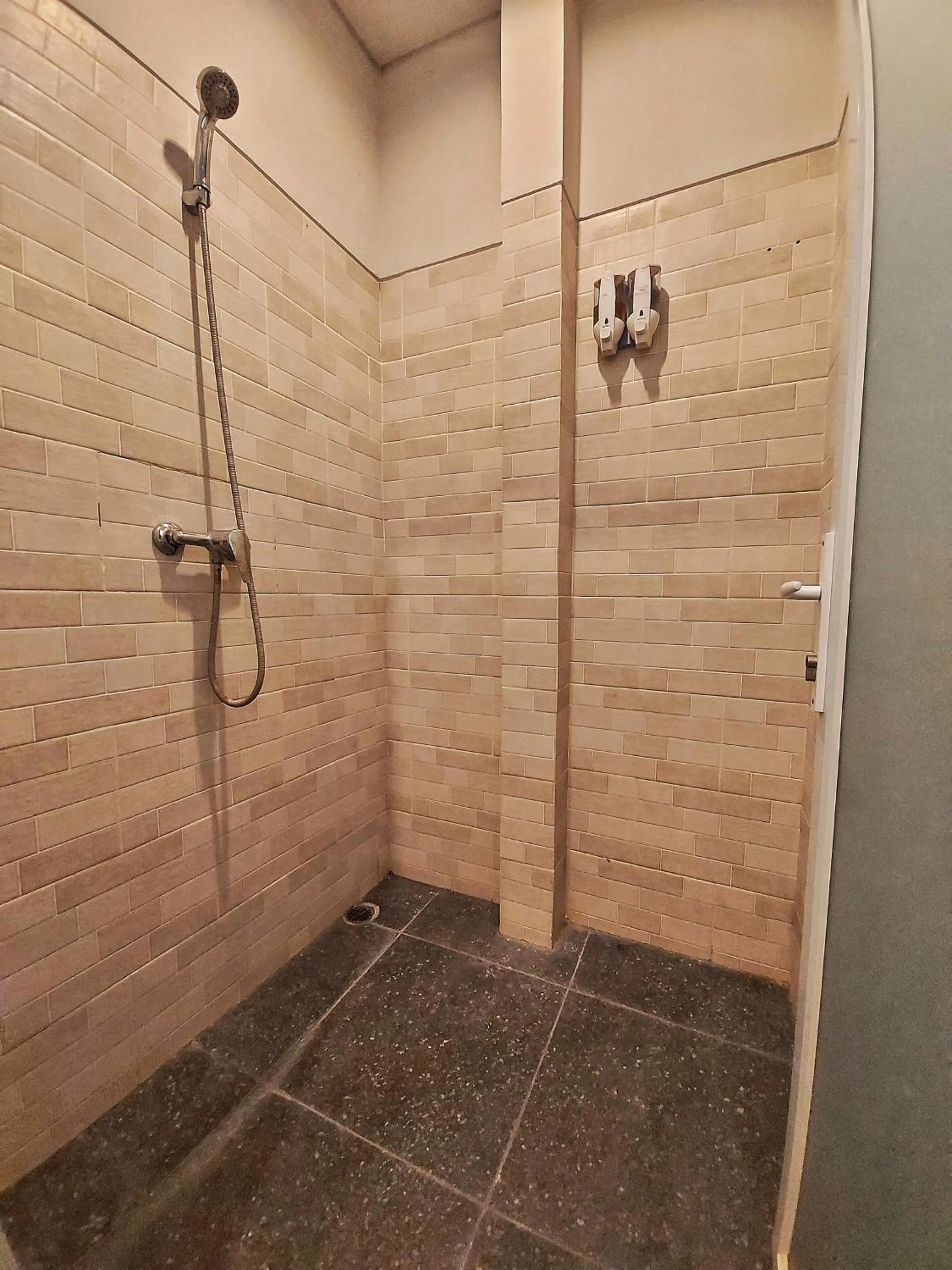 Bathroom in Lushy Hostel Canggu