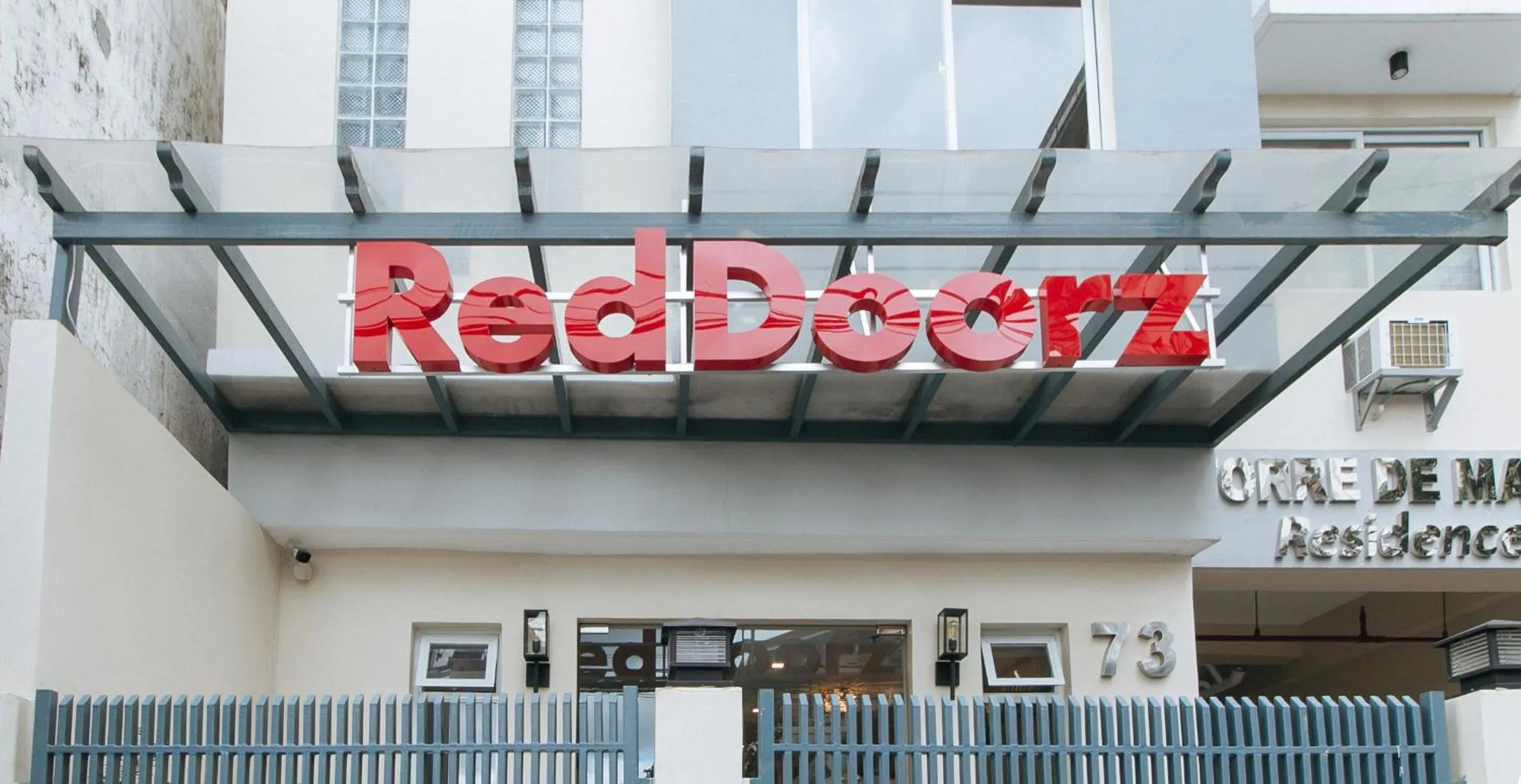 Property building in RedDoorz Plus @ Torre De Manuel Residences 1