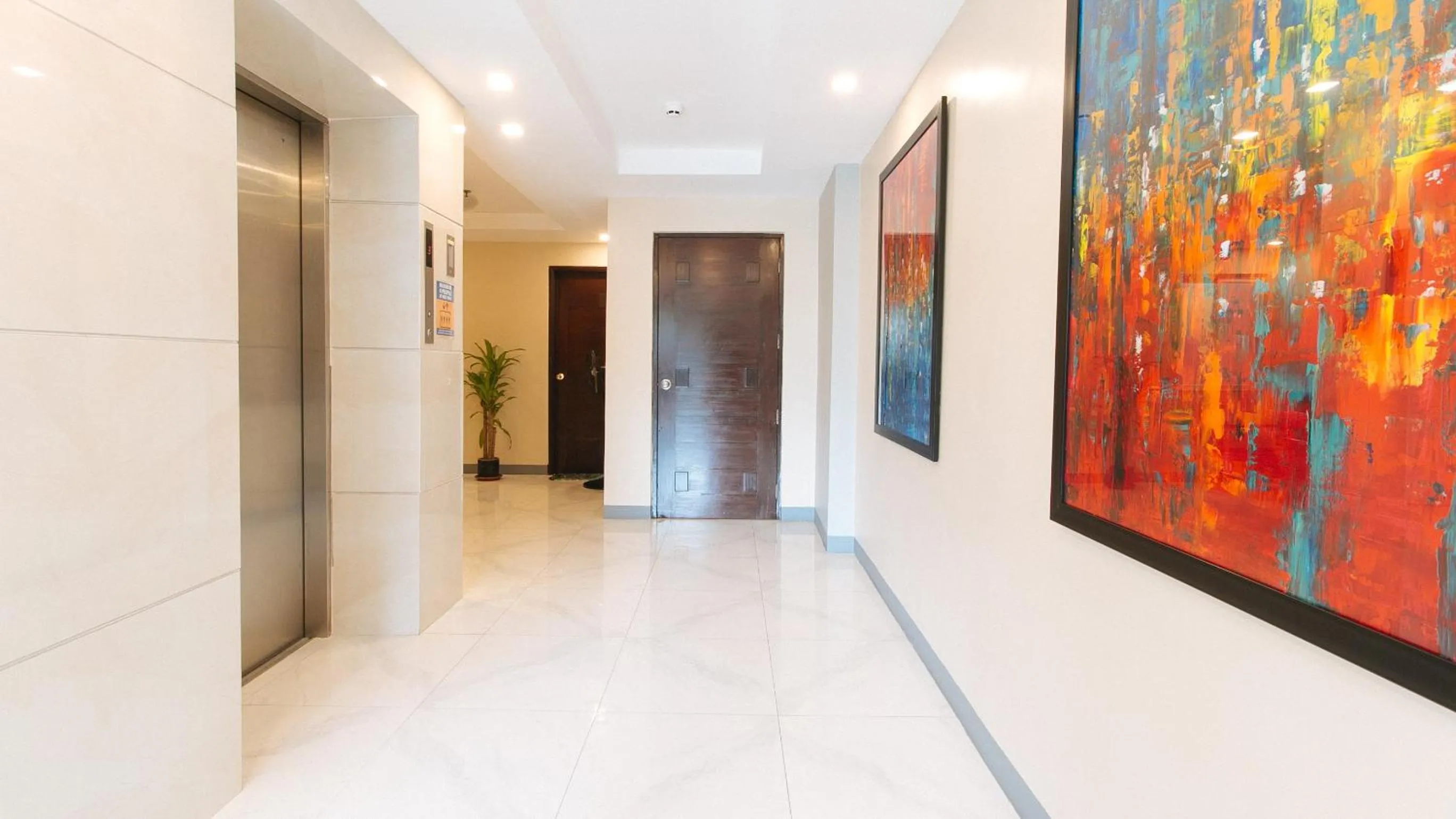 Decorative detail in RedDoorz Plus @ Torre De Manuel Residences 1